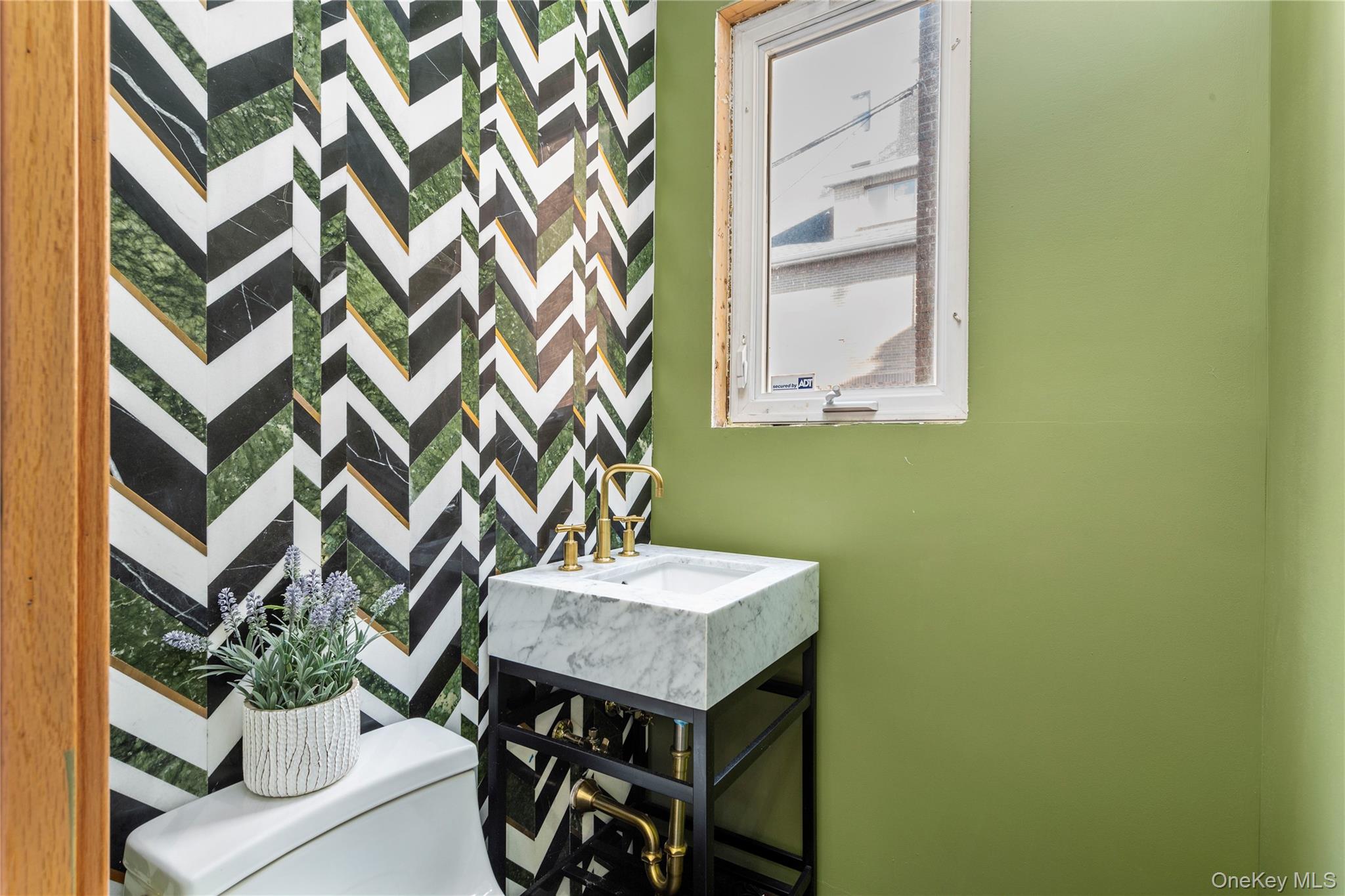 #17 photo, 33-39 84th Street, クイーンズ区 Jackson Heights , NY 11372