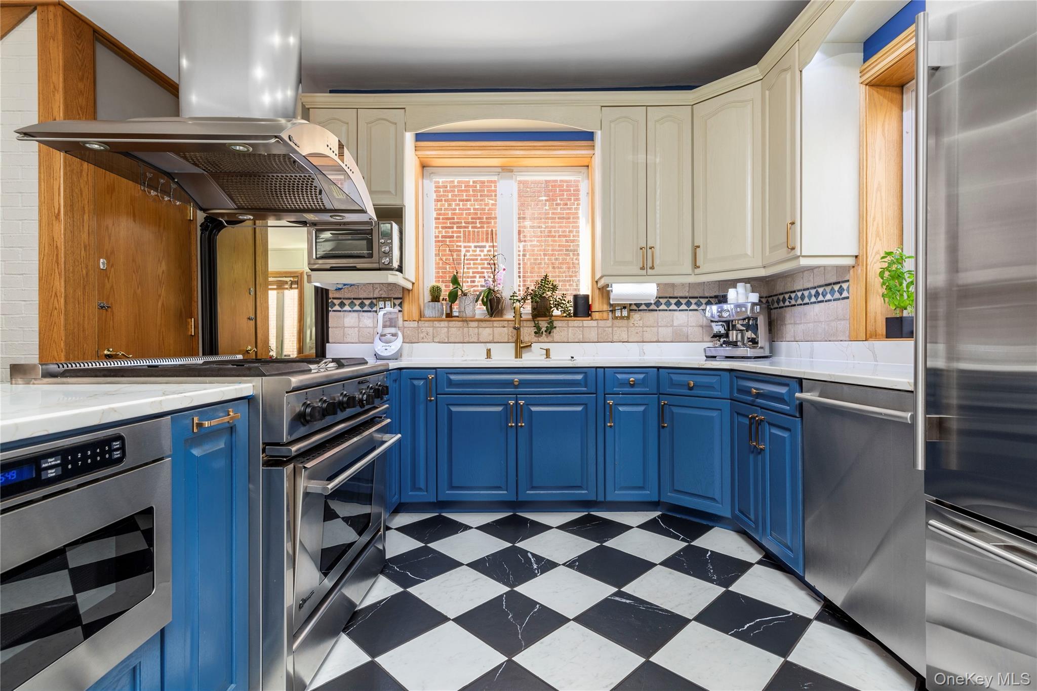 #9 photo, 33-39 84th Street, クイーンズ区 Jackson Heights , NY 11372