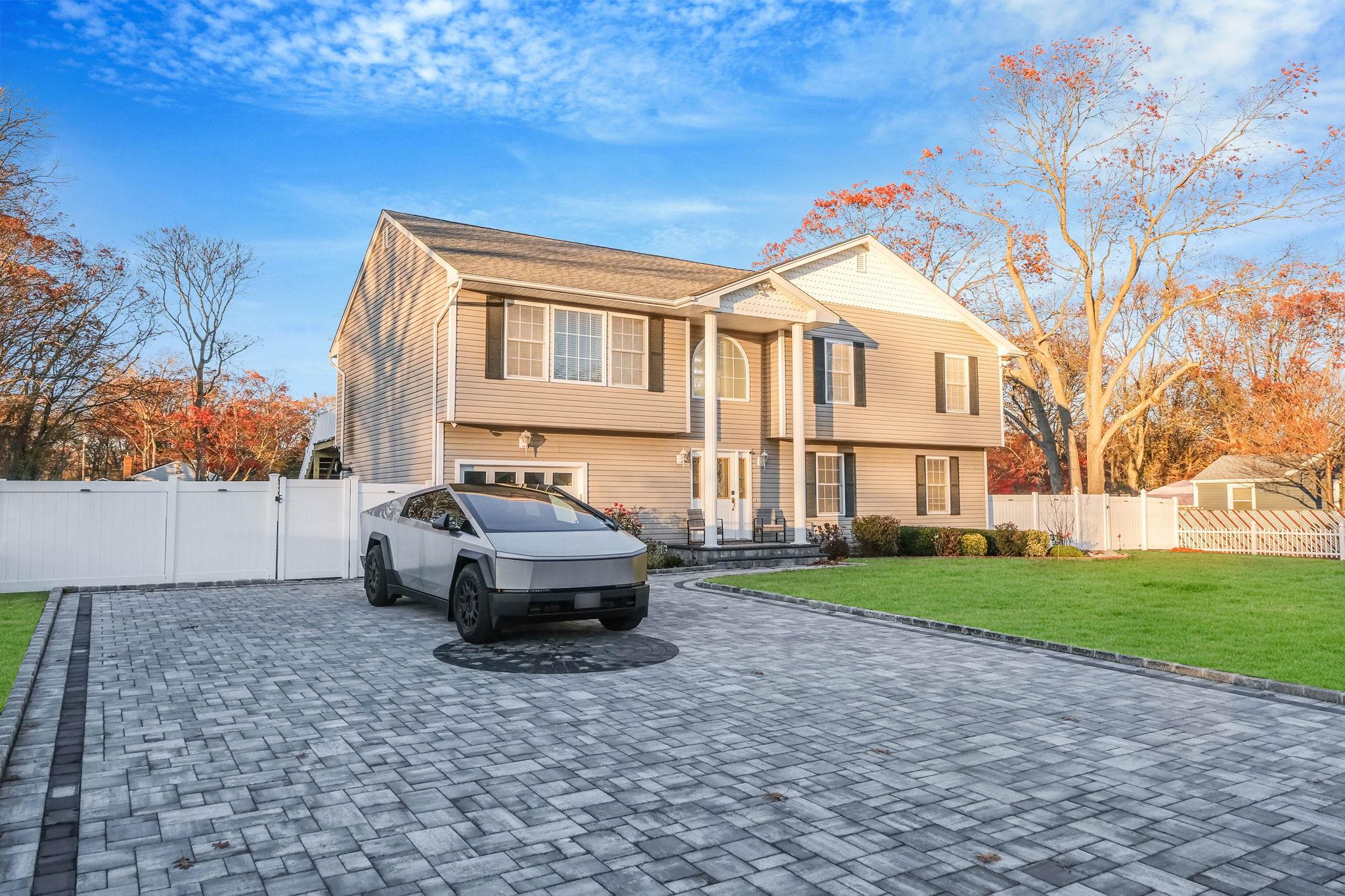 #1 photo, 69 Plum Street, 東長島 Central Islip , NY 11722