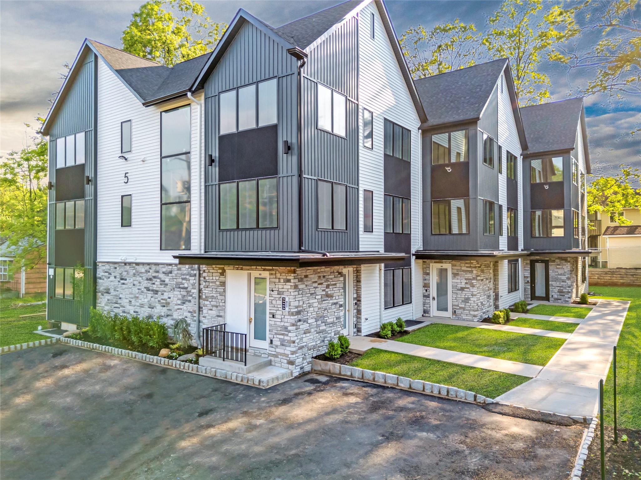 #1 photo, 5 Francis Place, Monsey , NY 10952