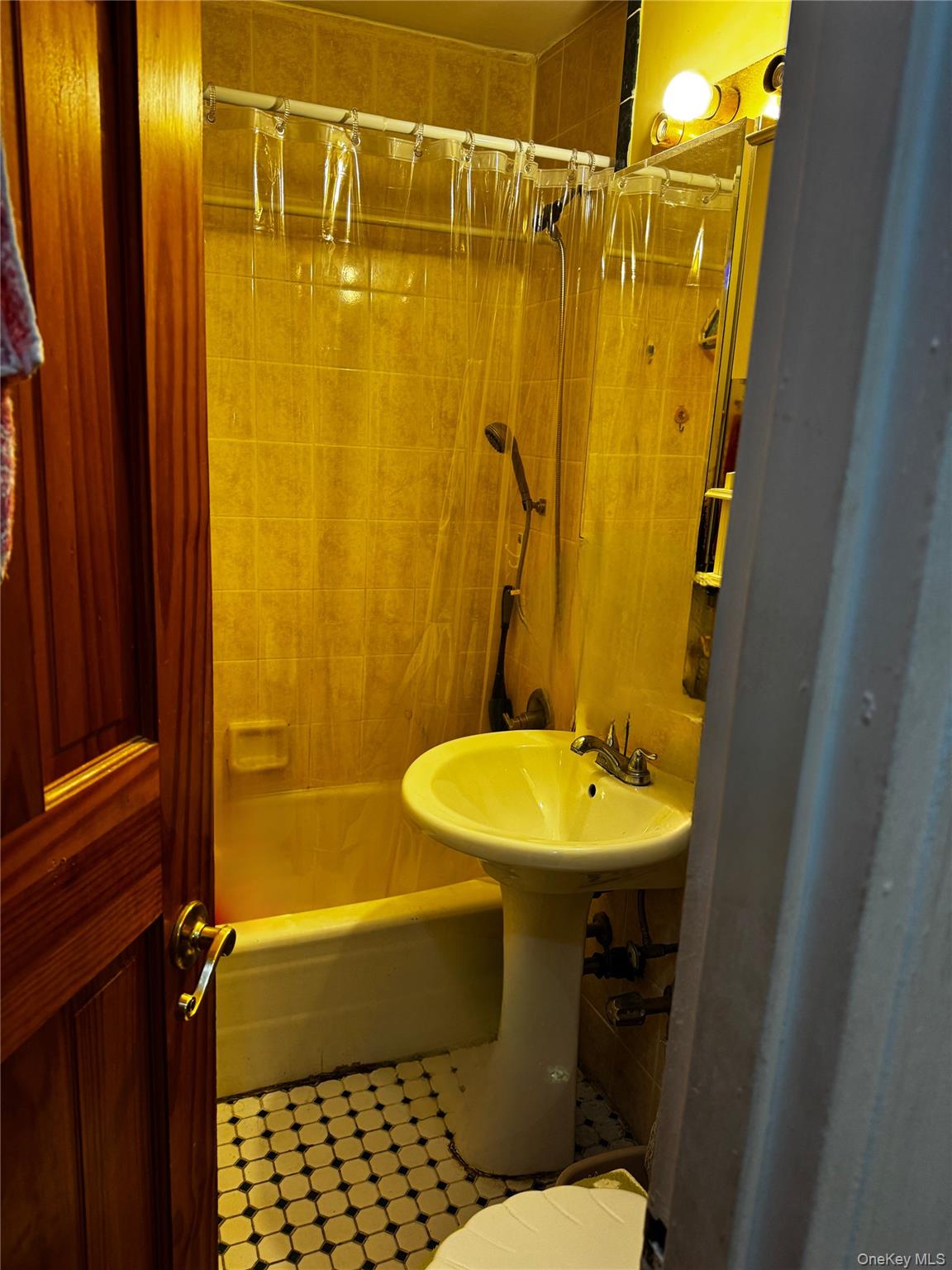 #3 photo, 87-20 175th Street, クイーンズ区 Jamaica , NY 11432