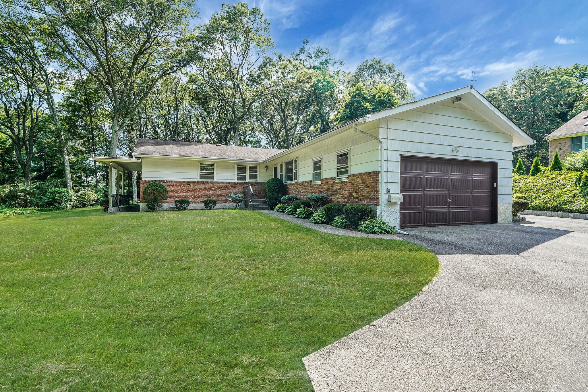 #1 photo, 203 Deer Park Road, 東長島 Dix小山 Dix Hills , NY 11746