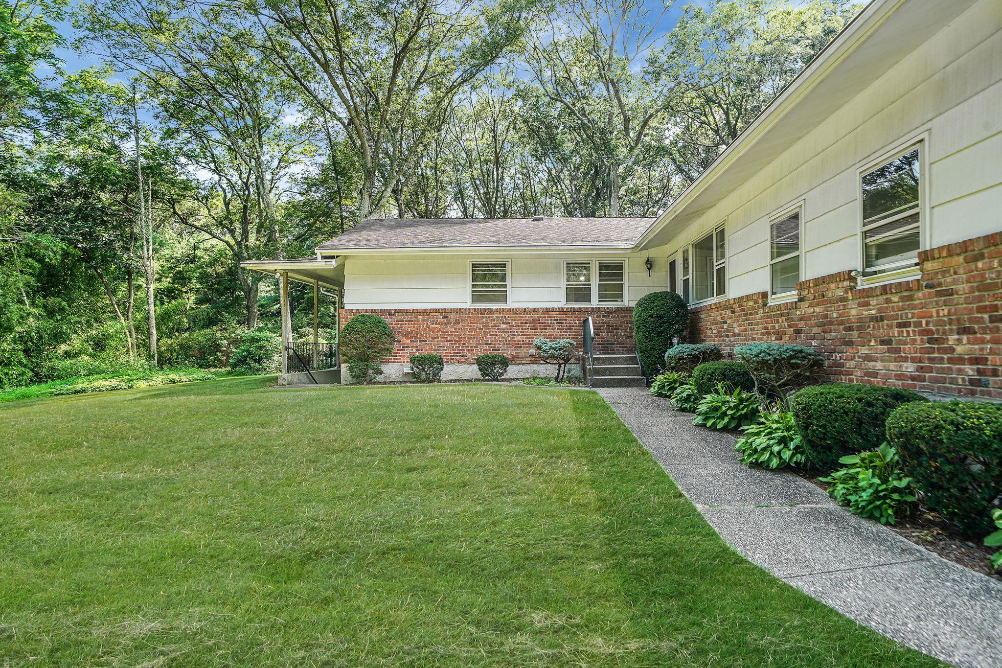 #2 photo, 203 Deer Park Road, サフォーク郡 Dix Hills , NY 11746