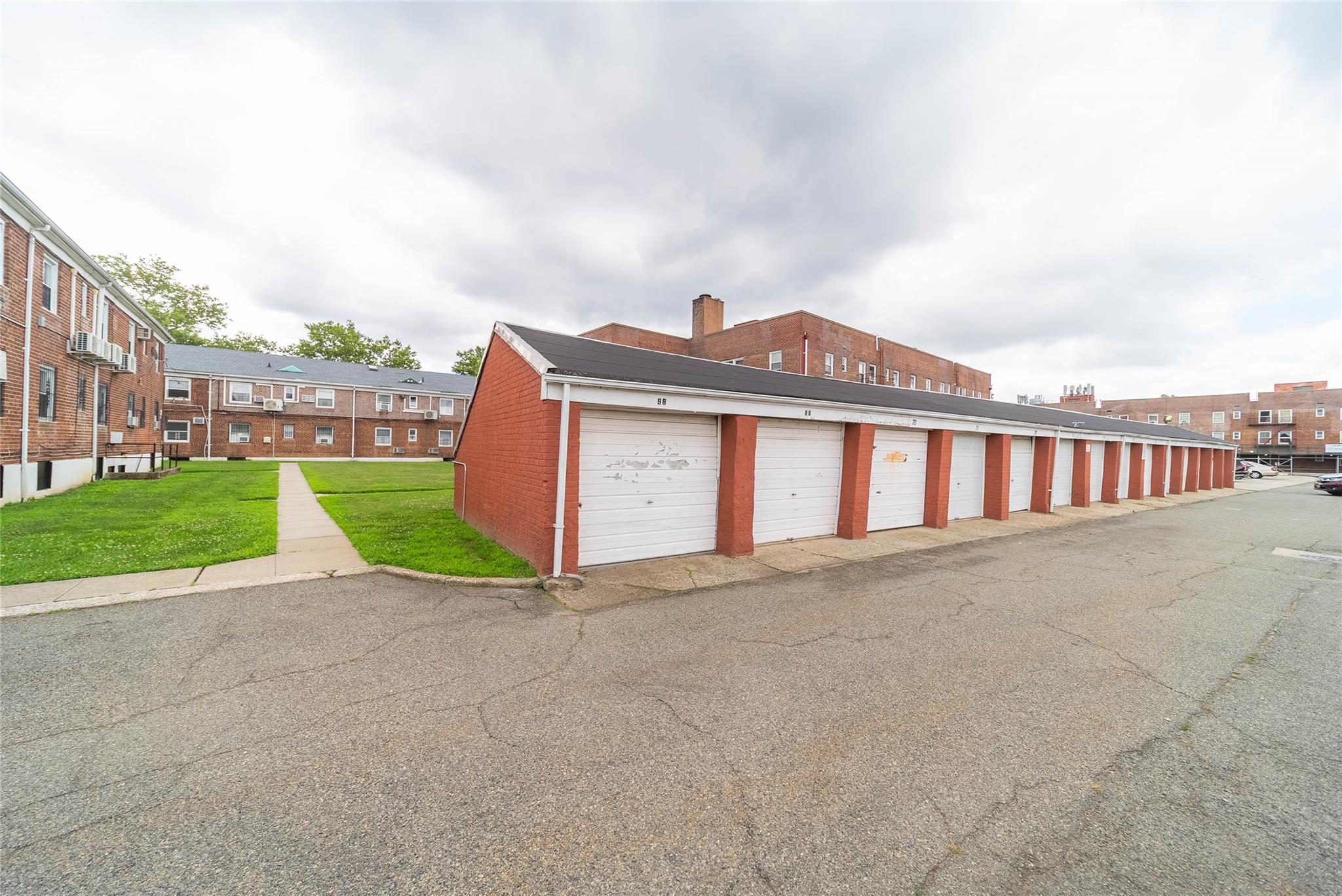 #10 photo, 68-18 140th Street, Flushing , NY 11367