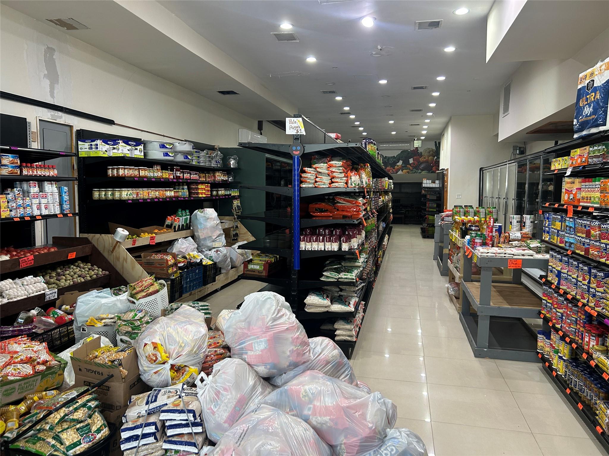 #2 photo, 104-65 Roosevelt ave, クイーンズ区 Corona , NY 11368