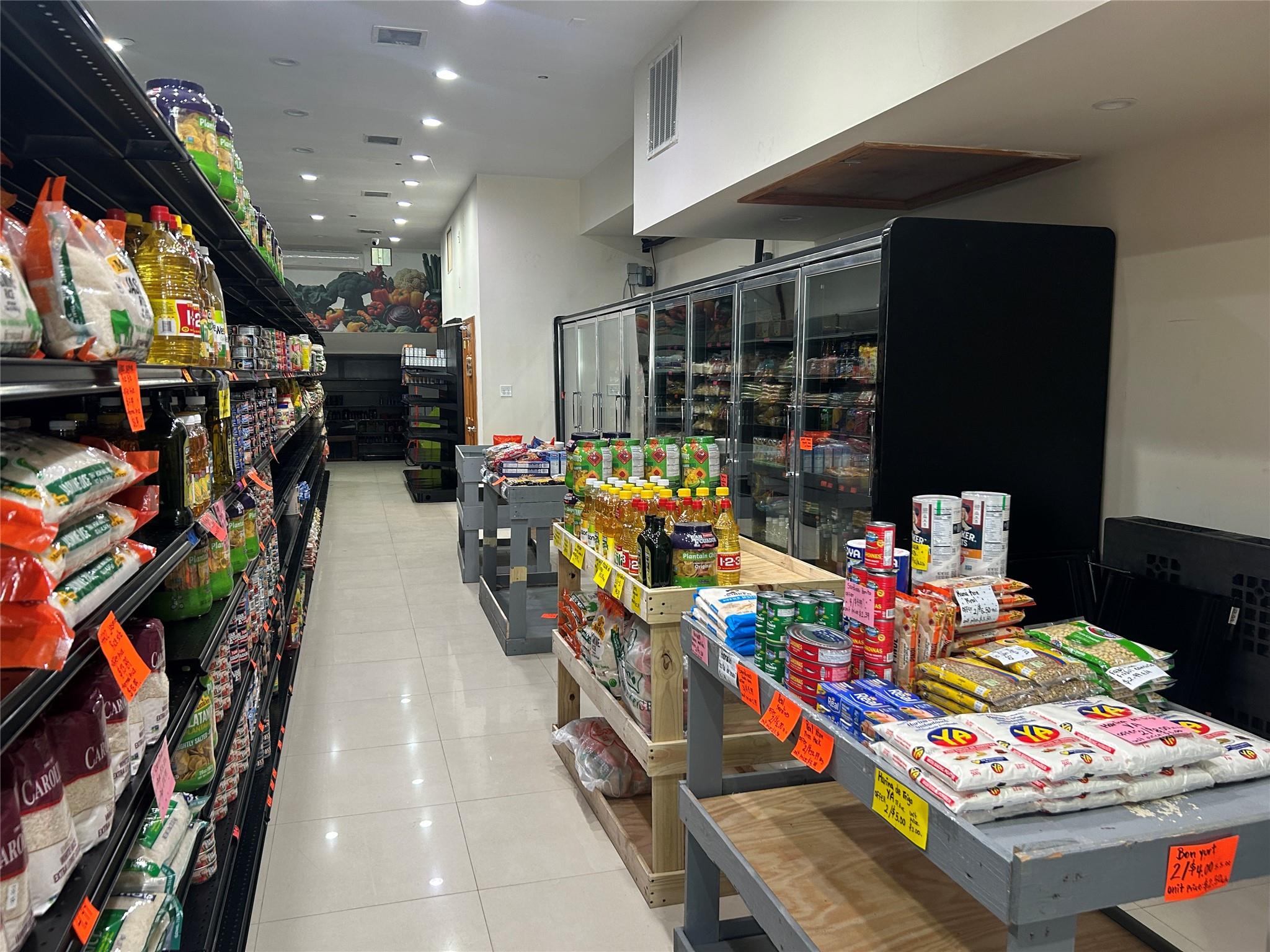 #3 photo, 104-65 Roosevelt ave, クイーンズ区 Corona , NY 11368