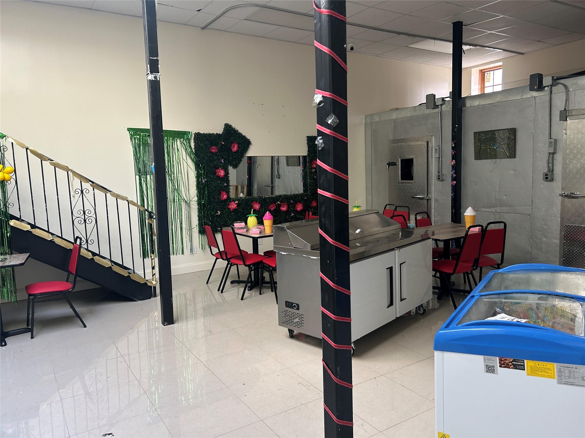 #7 photo, 104-65 Roosevelt ave, クイーンズ区 Corona , NY 11368