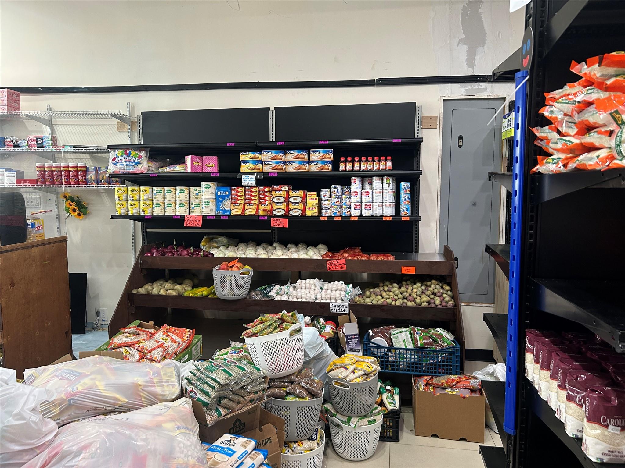 #8 photo, 104-65 Roosevelt ave, クイーンズ区 Corona , NY 11368