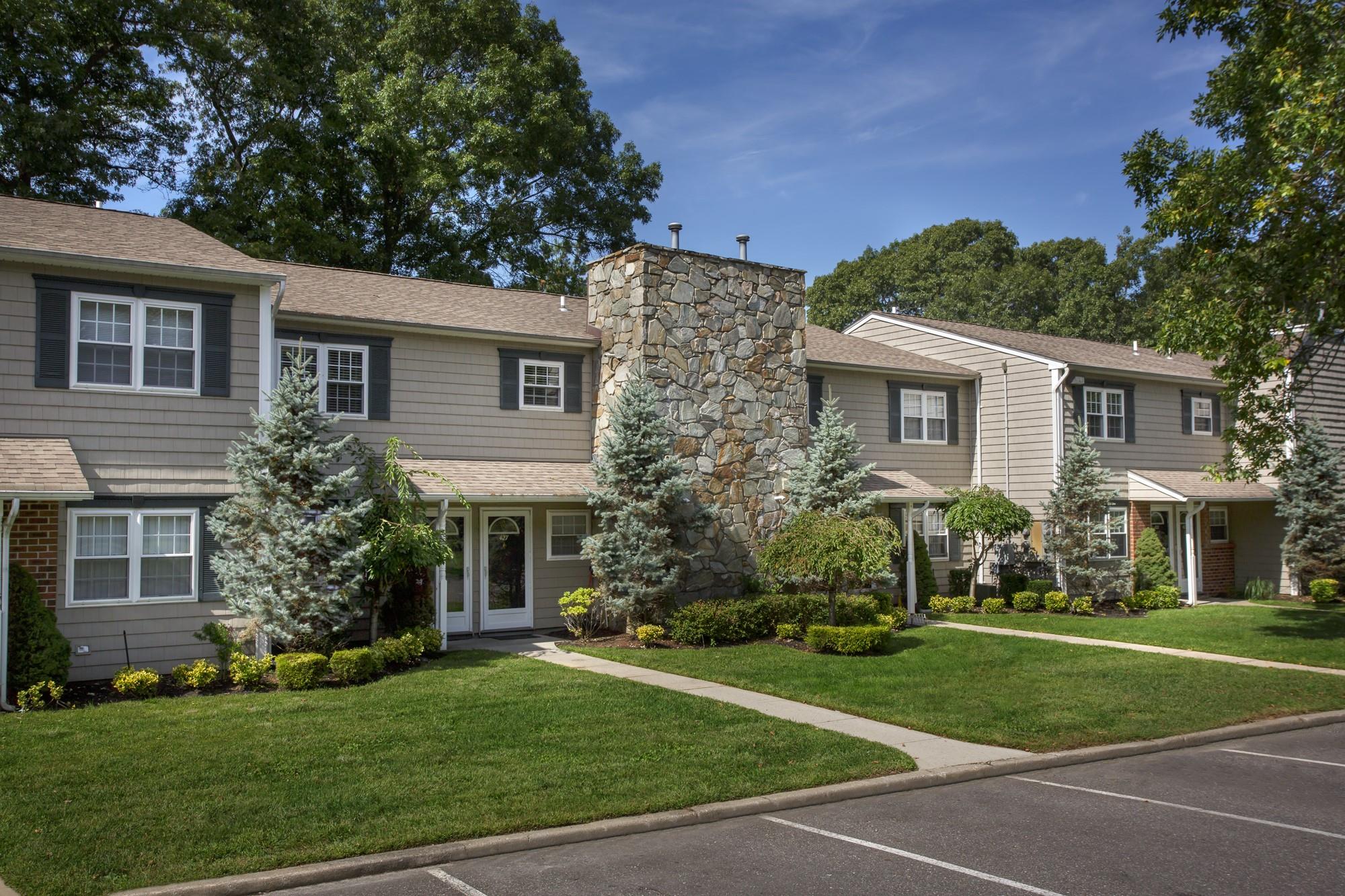 #1 photo, 258 Lake Pointe Drive, Middle Island , NY 11953