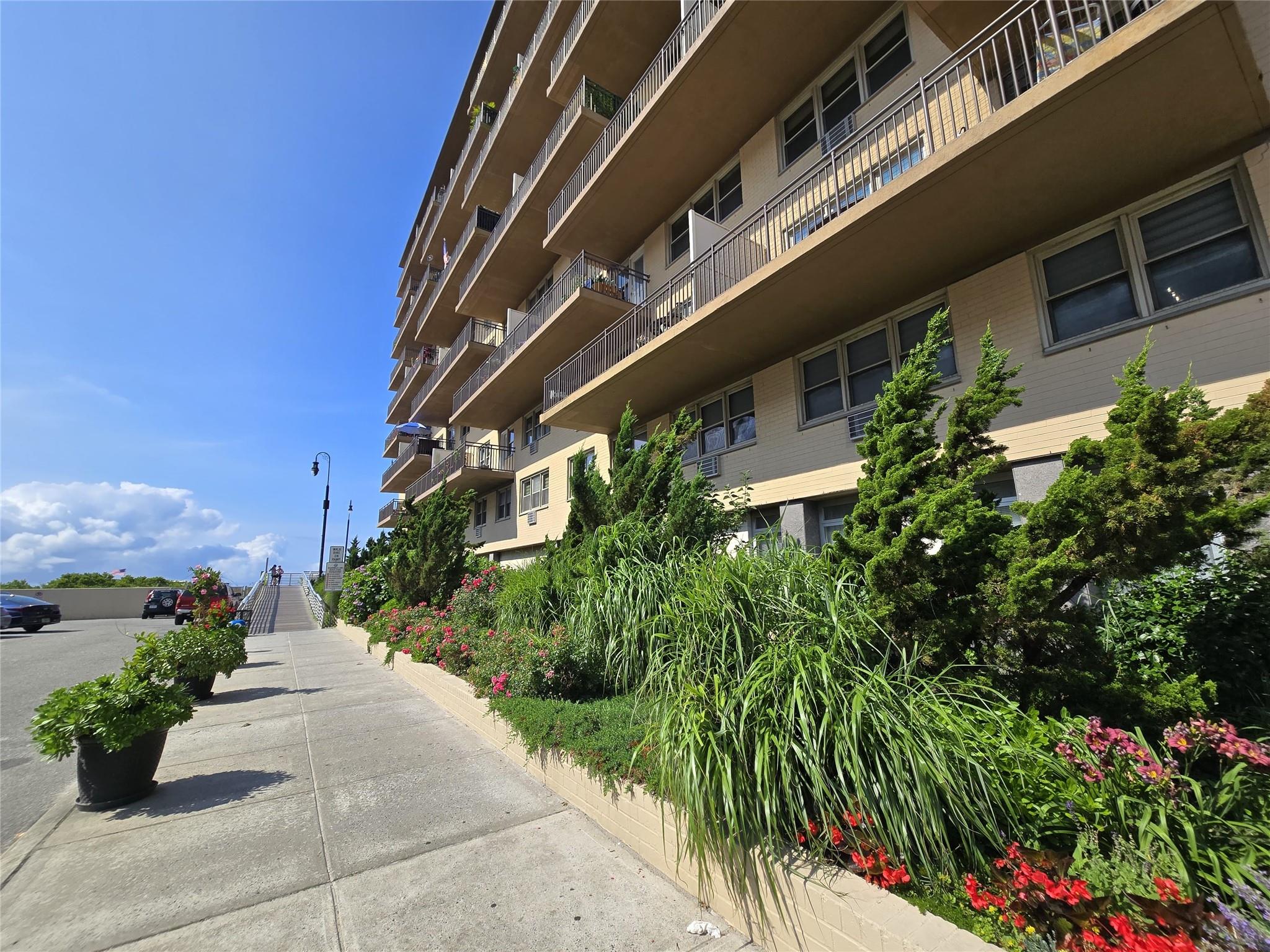 #1 photo, 25 Neptune Boulevard, 長島 長灘 Long Beach , NY 11561