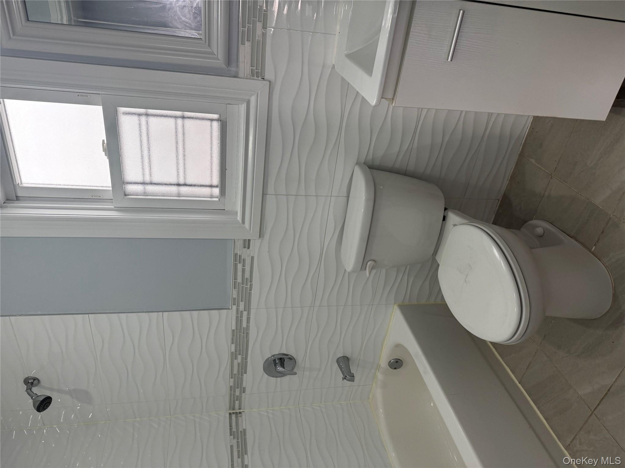 #4 photo, 818 E 216th Street, Bronx , NY 10467