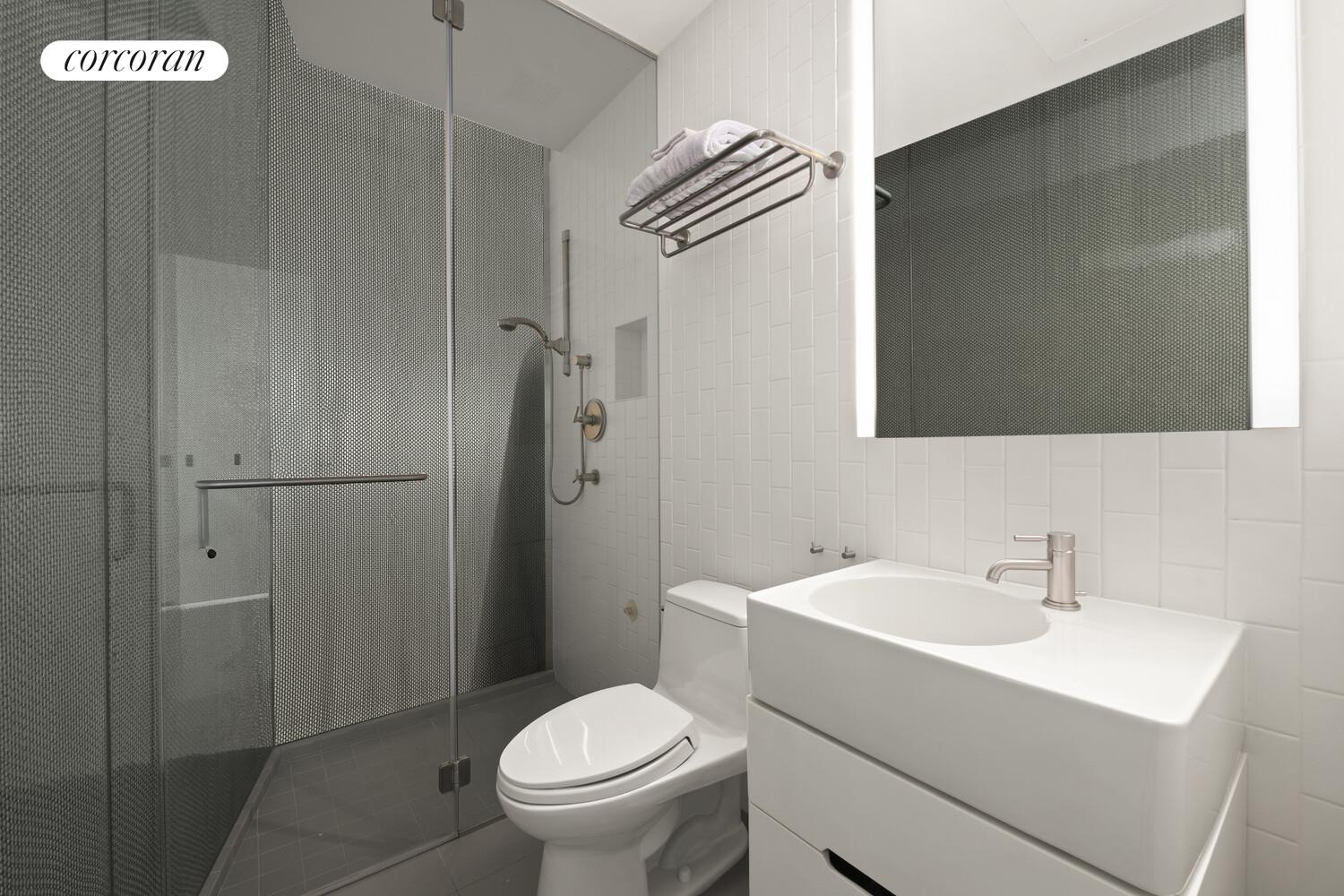 #13 photo, 56 W 71ST Street, マンハッタン Lincoln Square , NY 10023