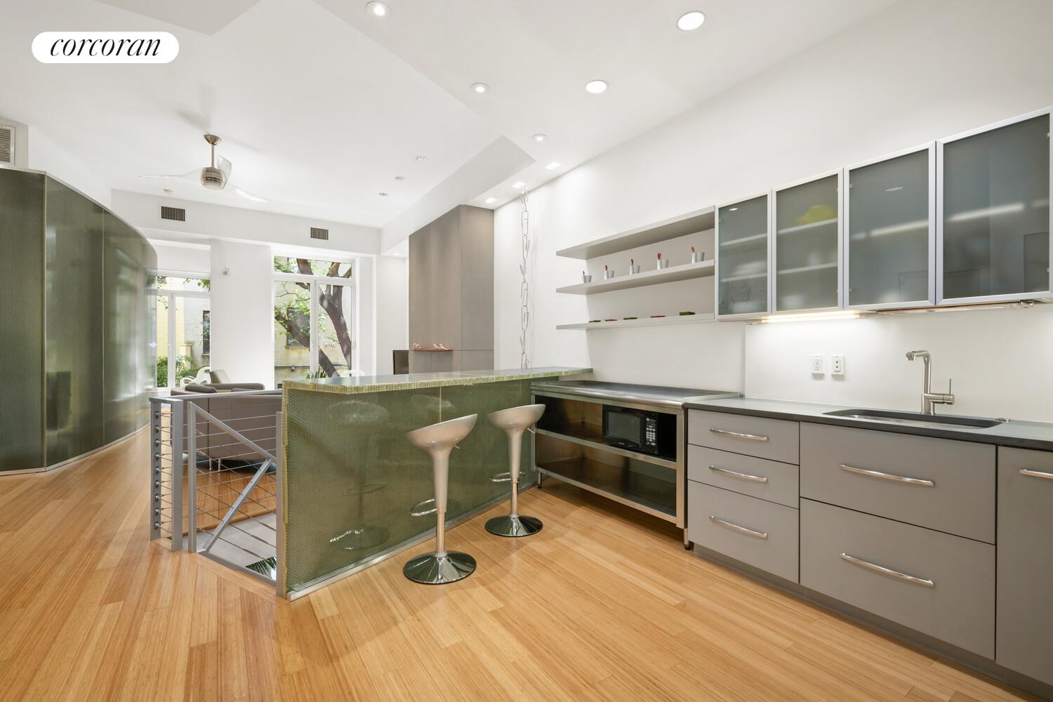 #6 photo, 56 W 71ST Street, マンハッタン Lincoln Square , NY 10023