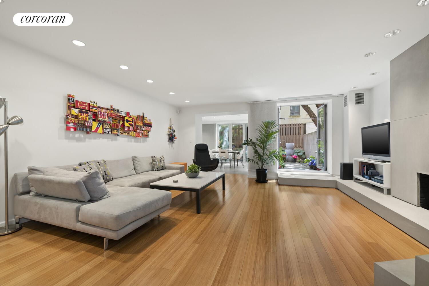 #8 photo, 56 W 71ST Street, マンハッタン Lincoln Square , NY 10023