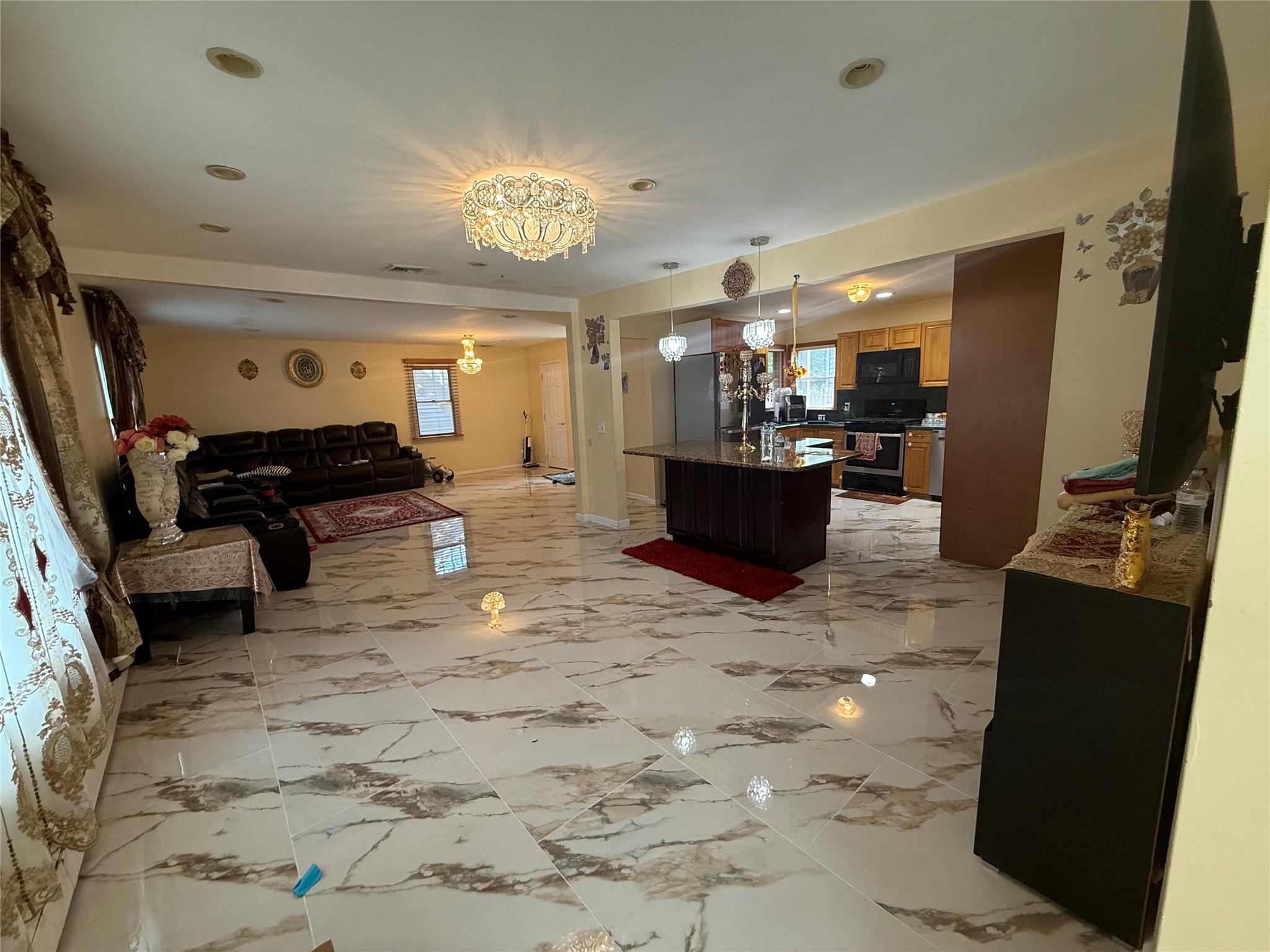 #12 photo, 129 Stewart Street, ナッソー郡 Elmont , NY 11003