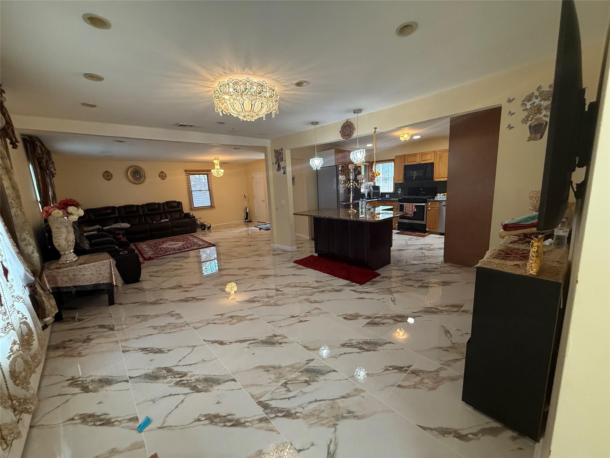 #13 photo, 129 Stewart Street, ナッソー郡 Elmont , NY 11003