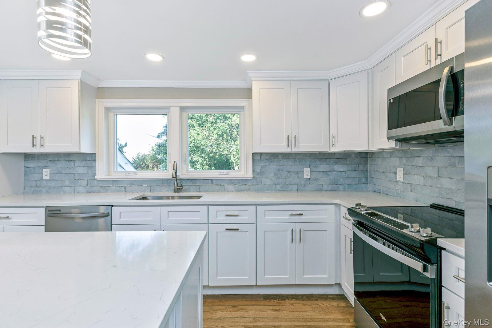 #13 photo, 48 Senix Avenue, サフォーク郡 Center Moriches , NY 11934