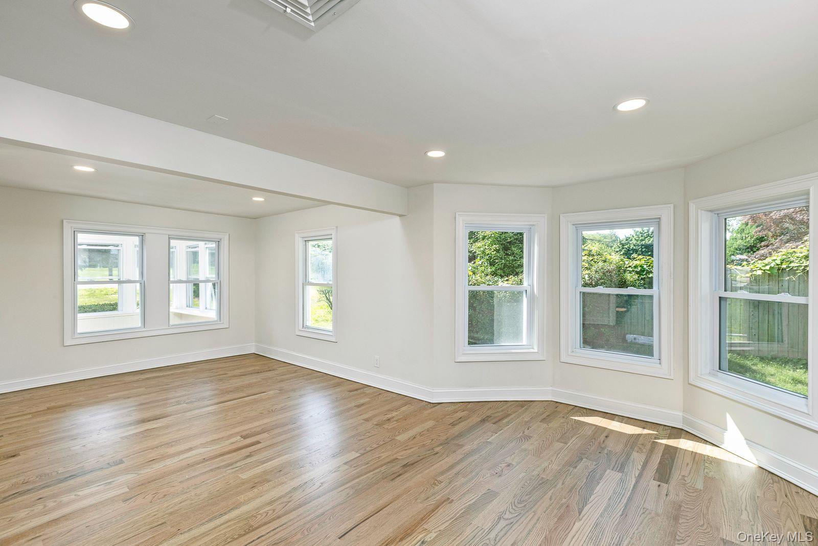 #8 photo, 48 Senix Avenue, サフォーク郡 Center Moriches , NY 11934