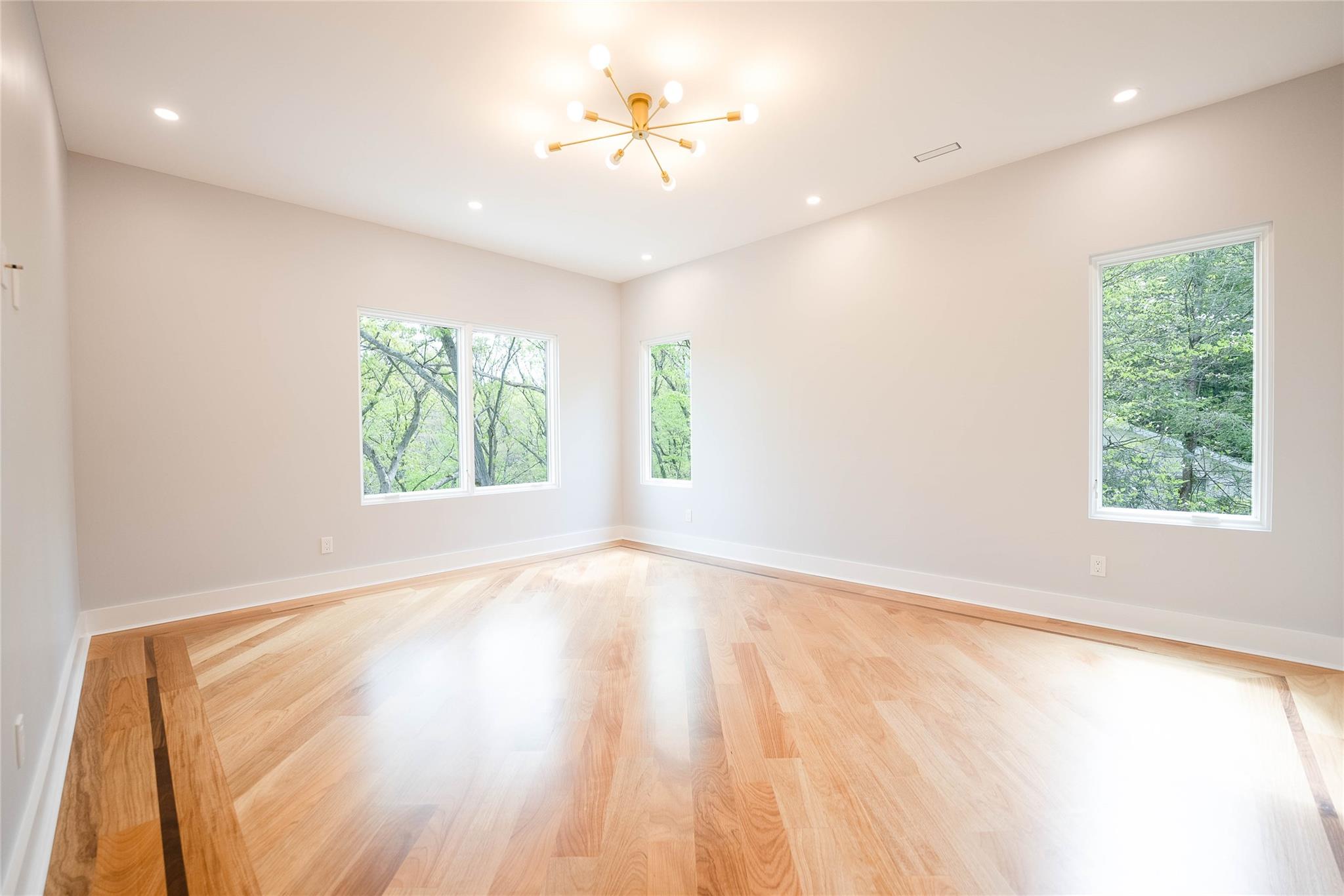 #3 photo, 156 Sugar Toms Lane, East Norwich , NY 11732