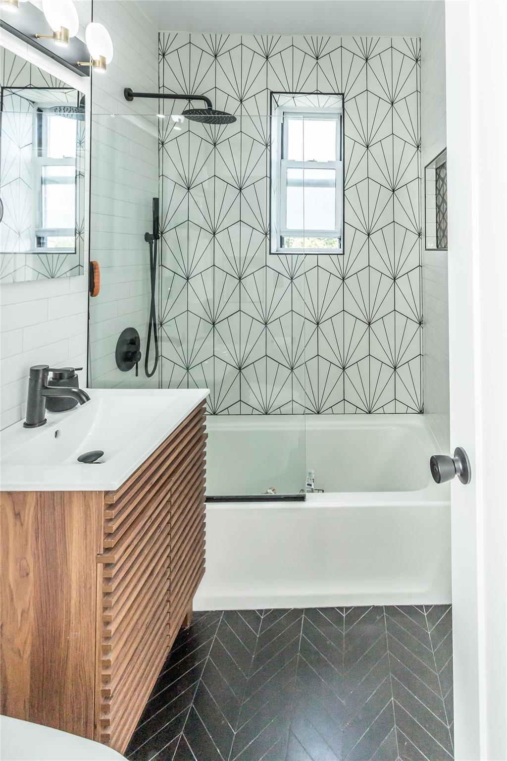 #17 photo, 30-47 Hobart Street, Woodside , NY 11377