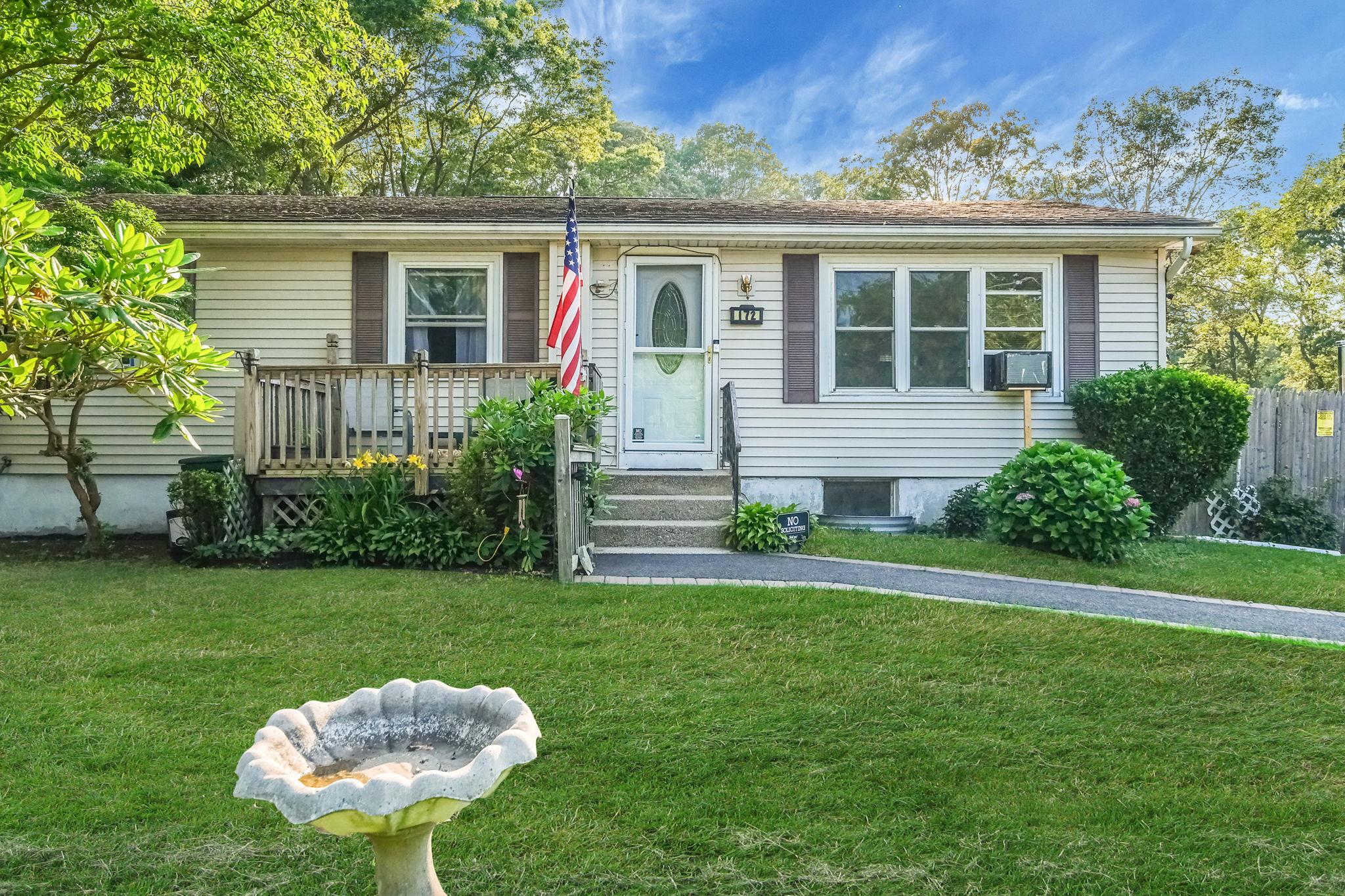 #1 photo, 172 Van Buren Street, 東長島 Mastic , NY 11950