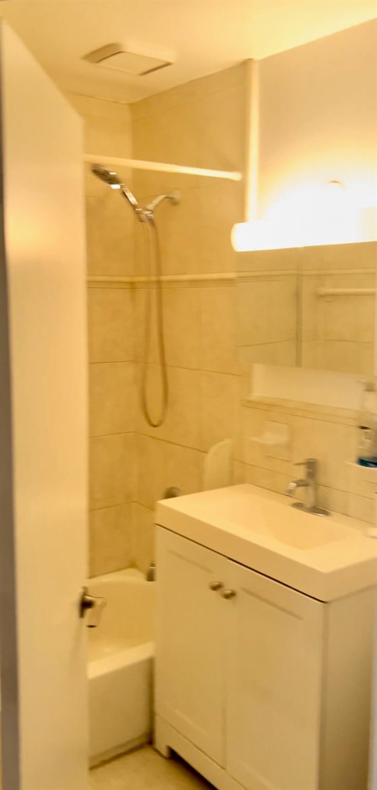 #9 photo, 3224 Gunther Avenue, ブロンクス区 Bronx , NY 10469