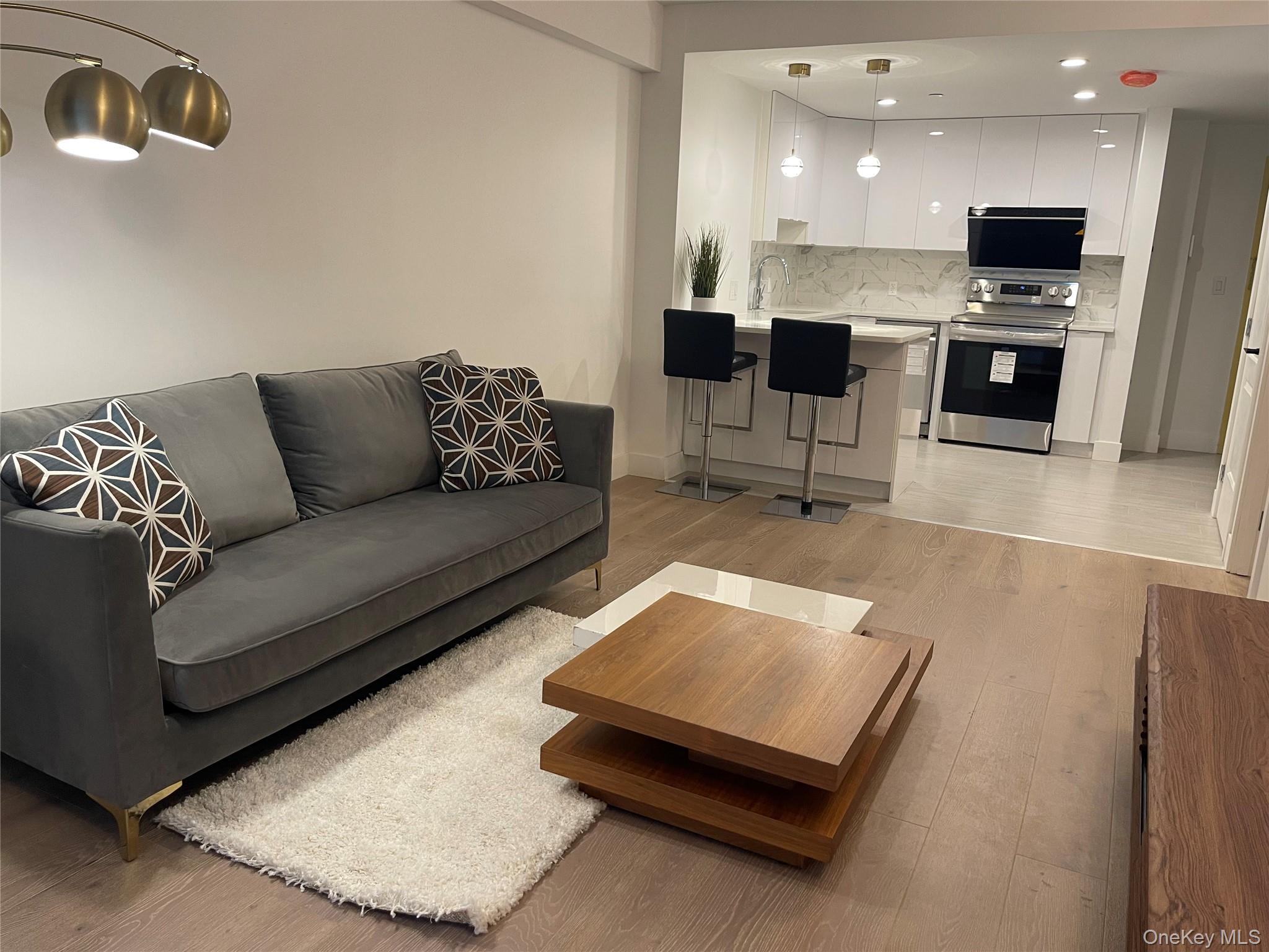 #2 photo, 5216 Roosevelt Avenue, クイーンズ区 Woodside , NY 11377