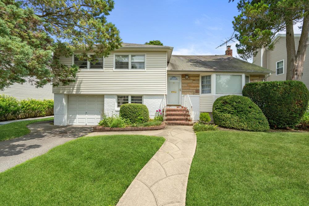 #1 photo, 18 Melanie Lane, Syosset , NY 11791