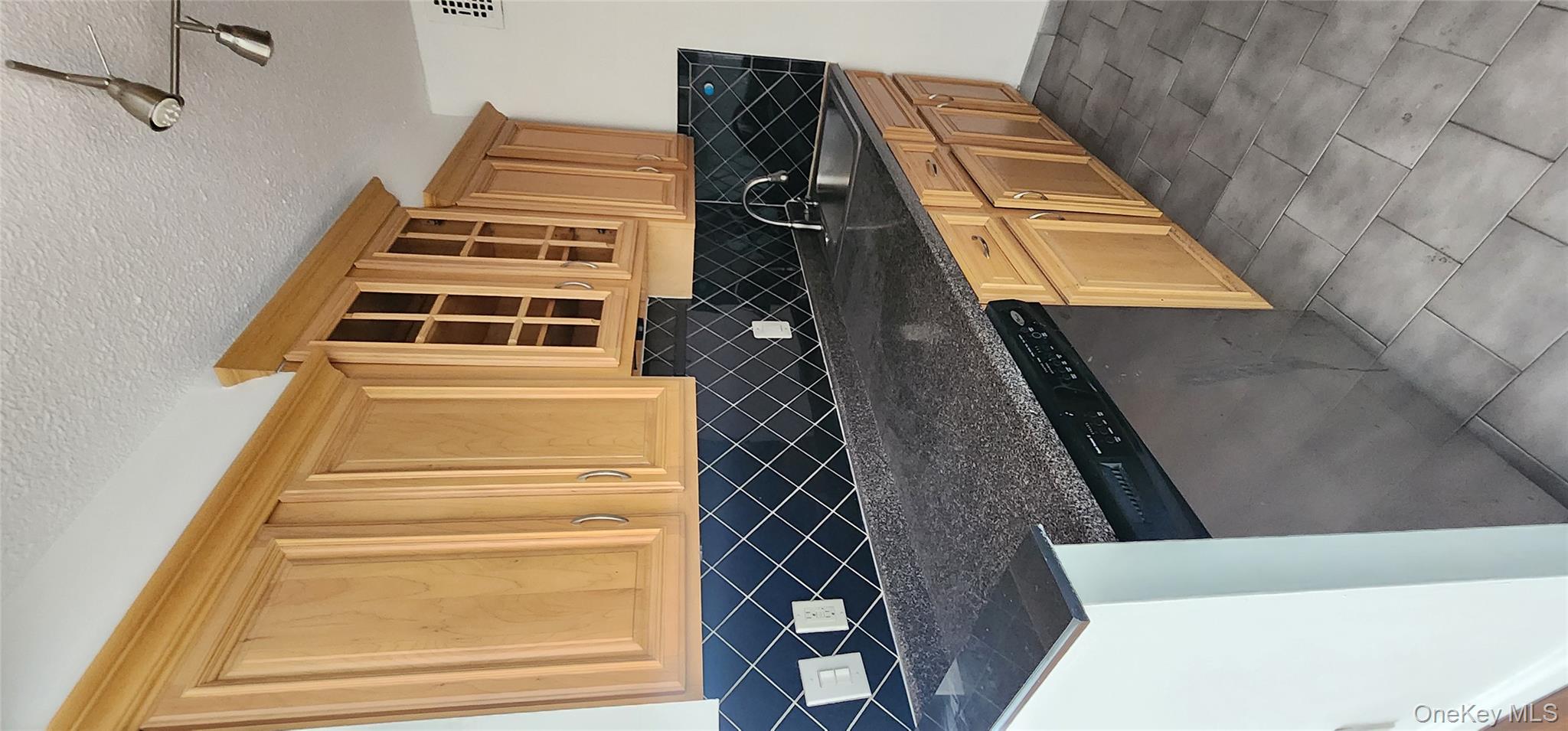 #5 photo, 118-17 Union Turnpike, Forest Hills , NY 11375