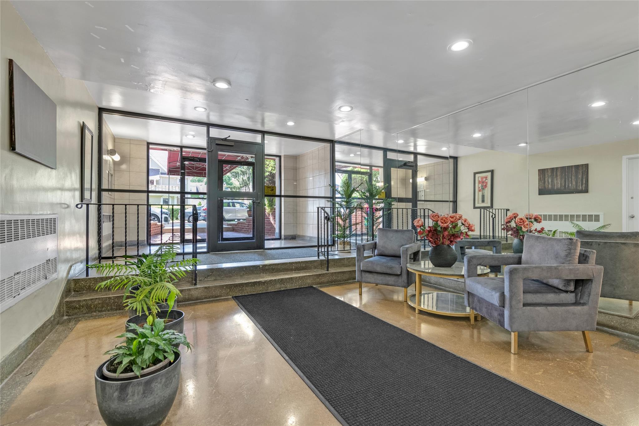 #2 photo, 84-25 118th Street, クイーンズ区 Kew Gardens , NY 11415