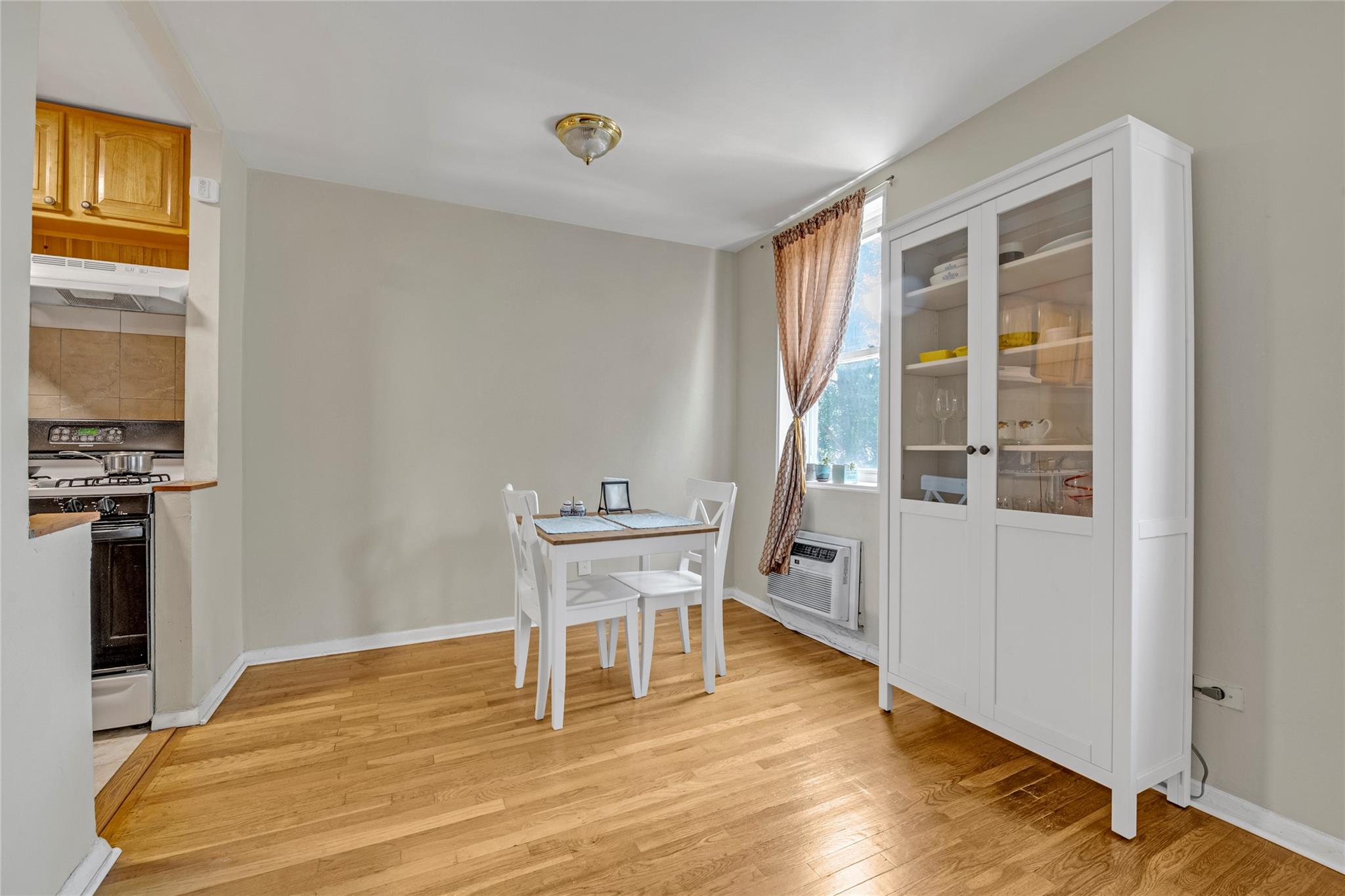 #5 photo, 84-25 118th Street, クイーンズ区 Kew Gardens , NY 11415