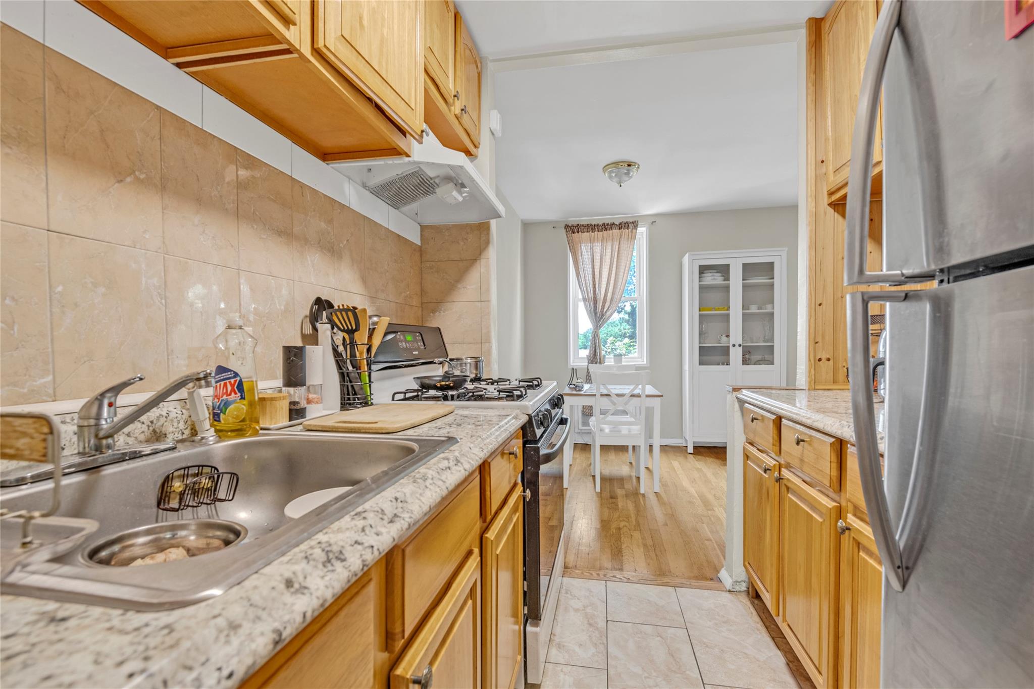 #6 photo, 84-25 118th Street, クイーンズ区 Kew Gardens , NY 11415