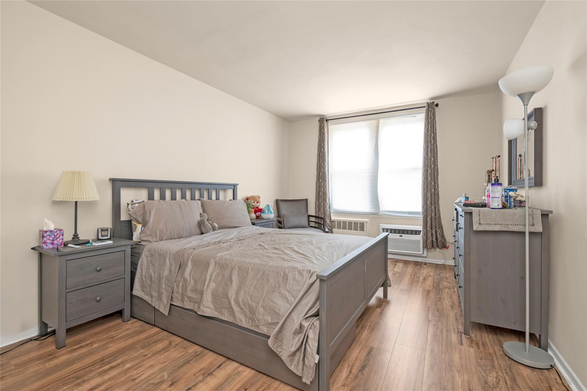 #8 photo, 84-25 118th Street, クイーンズ区 Kew Gardens , NY 11415