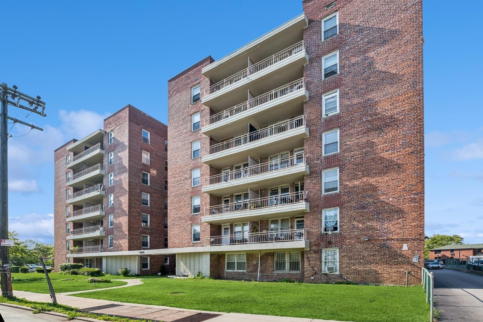 #2 photo, 1430 Seagirt Boulevard, Far Rockaway , NY 11691