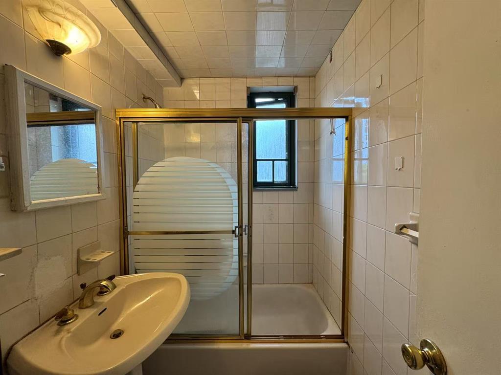 #4 photo, 1505 Archer Road, Bronx , NY 10462