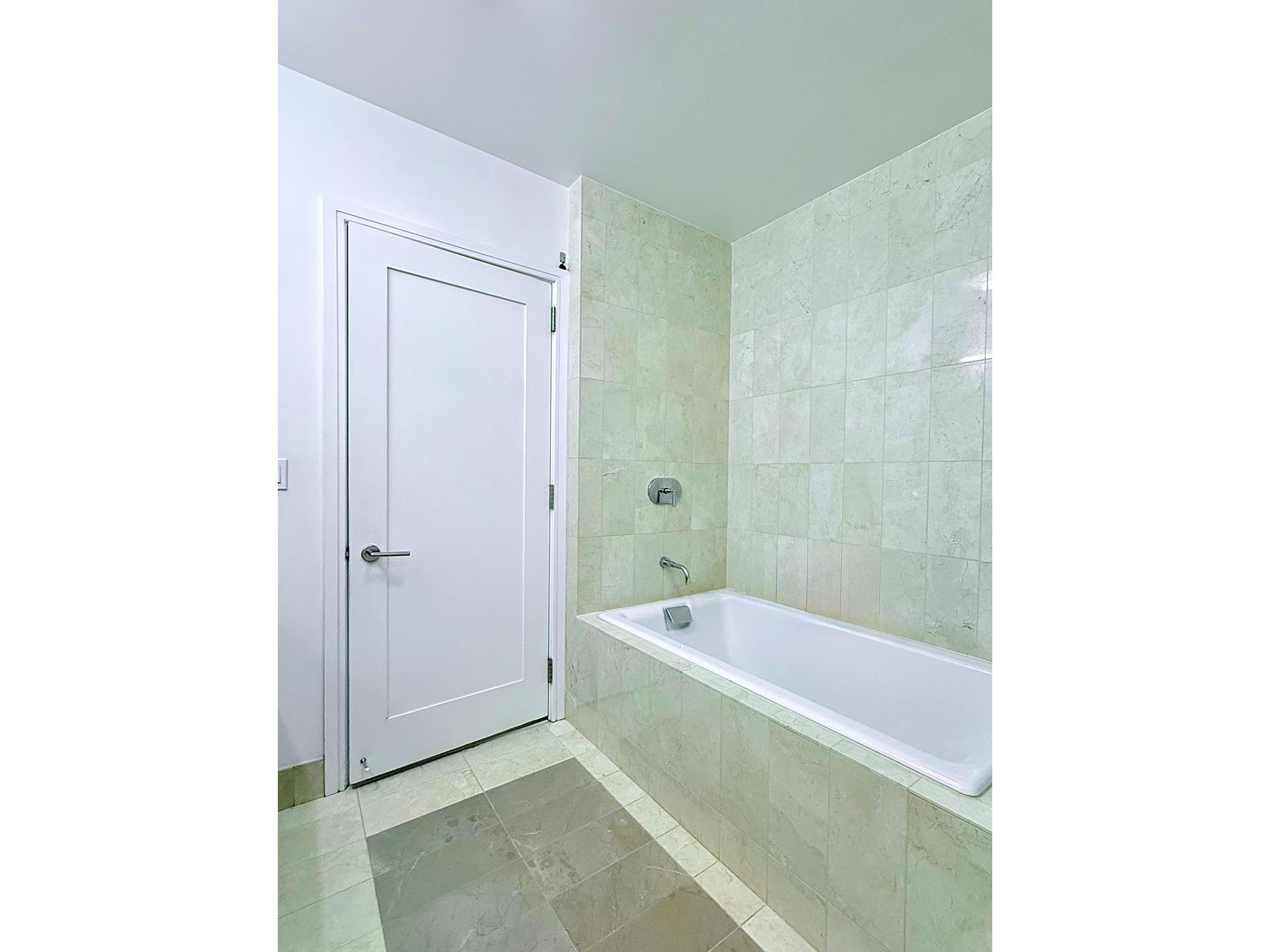 #12 photo, 30 WEST Street, マンハッタン Battery Park City , NY 10004