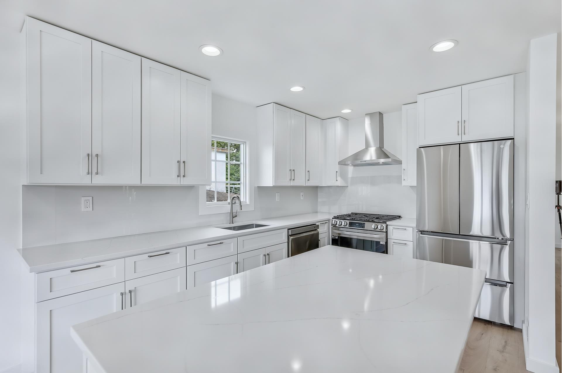 #12 photo, 4330 MANHATTAN Avenue, ブルックリン区 Seagate , NY 11224