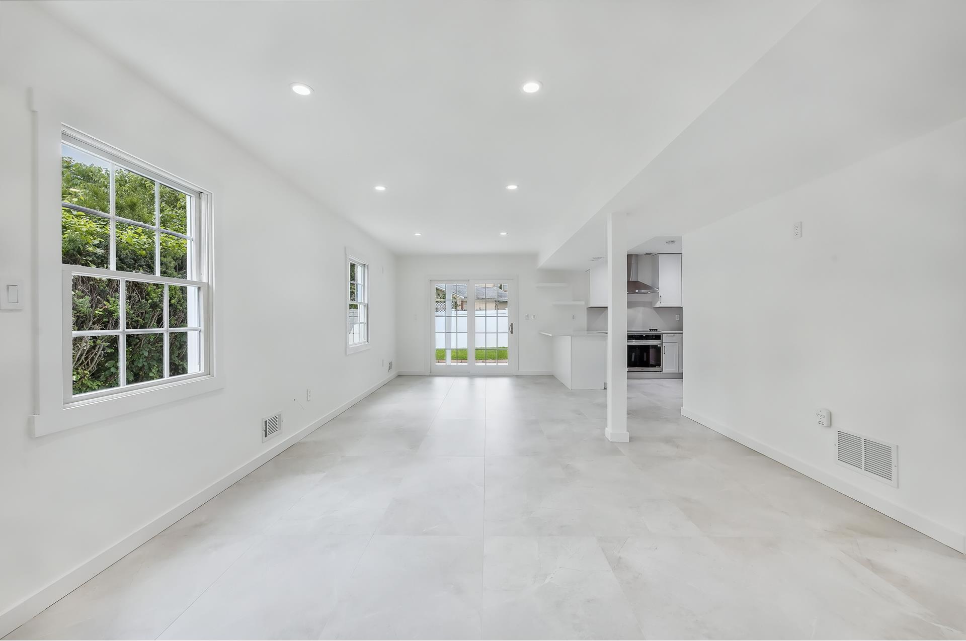 #6 photo, 4330 MANHATTAN Avenue, ブルックリン区 Seagate , NY 11224