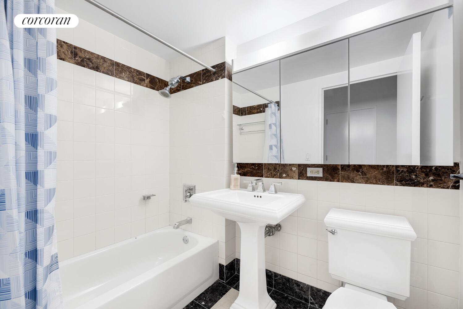 #5 photo, 455 MAIN Street, マンハッタン Roosevelt Island , NY 10044