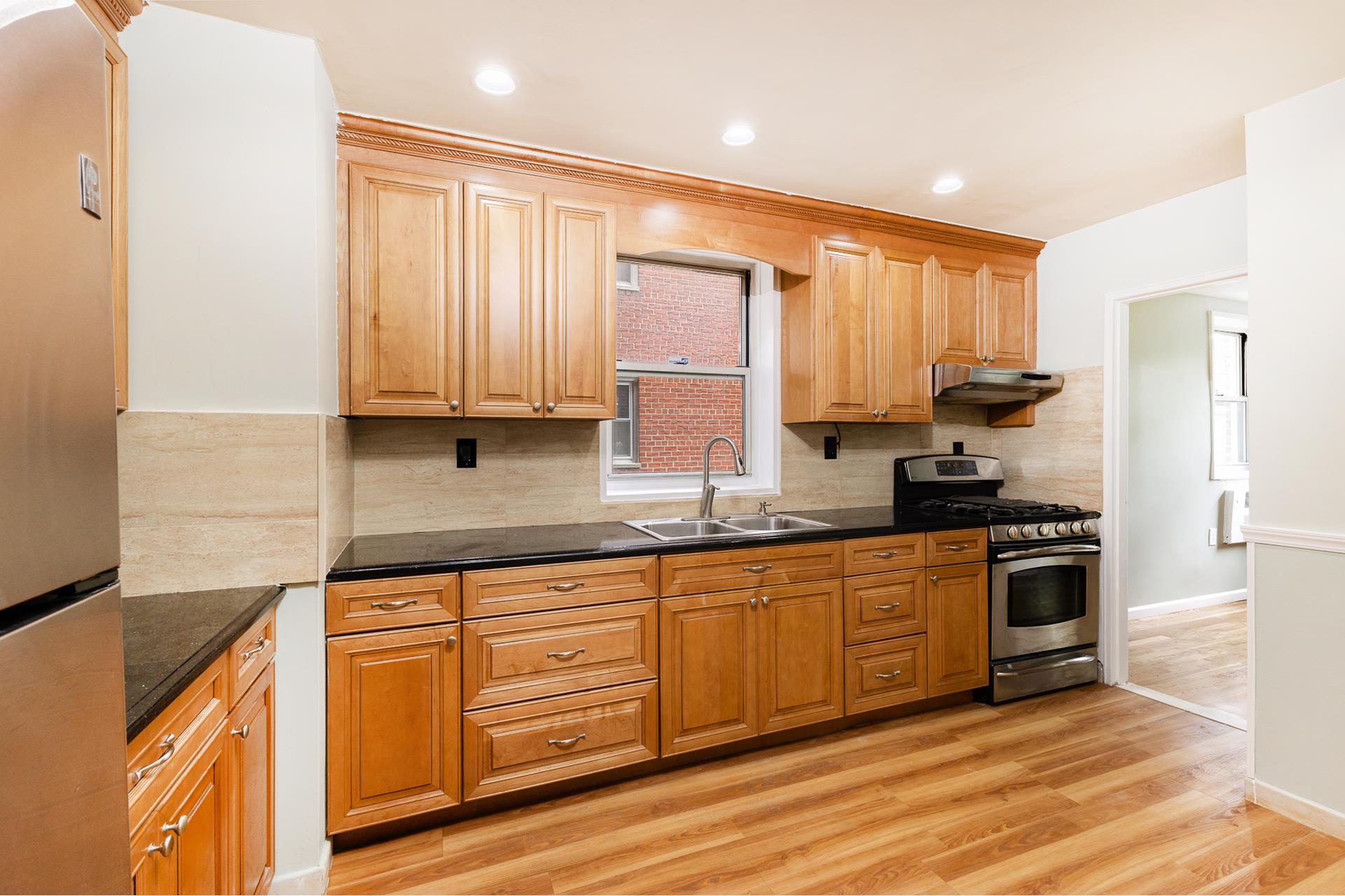 #12 photo, 770 OCEAN Parkway, ブルックリン区 Midwood , NY 11230