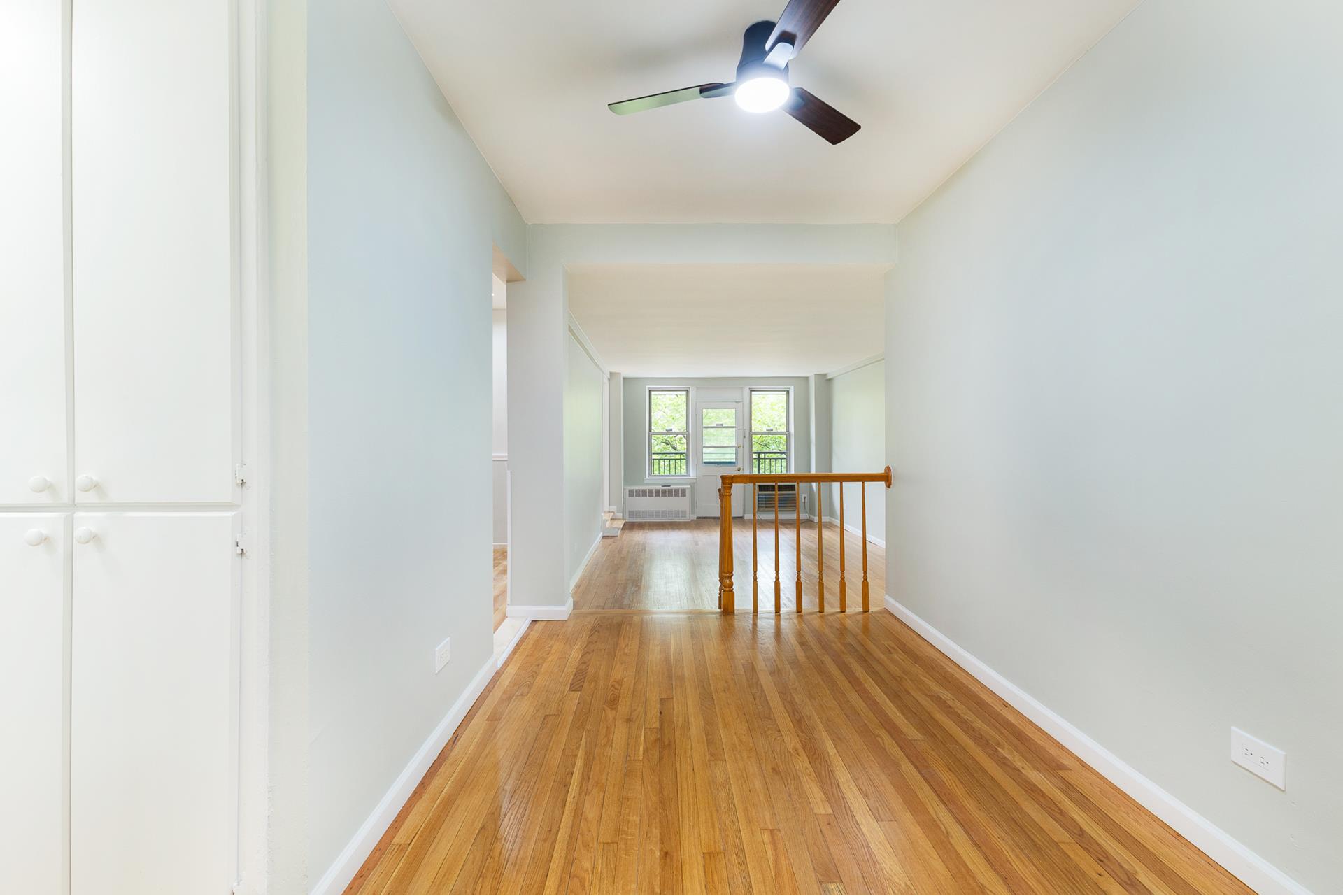 #8 photo, 770 OCEAN Parkway, ブルックリン区 Midwood , NY 11230