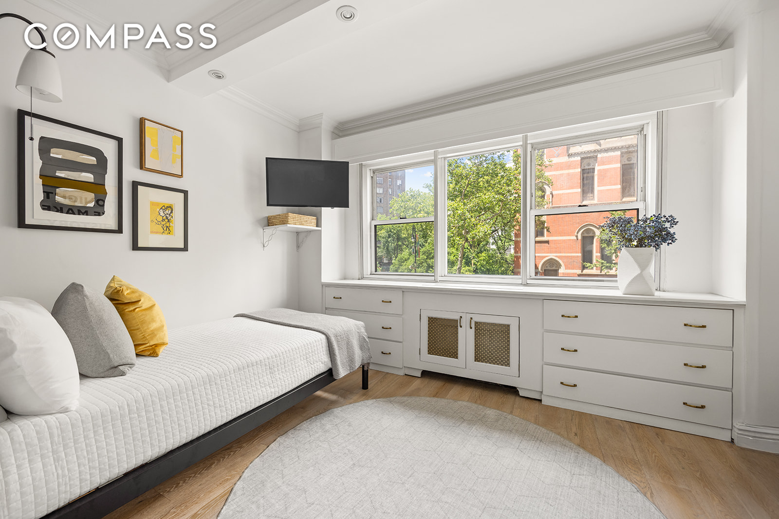 #13 photo, 69 W 9th Street, マンハッタン Greenwich Village , NY 10011