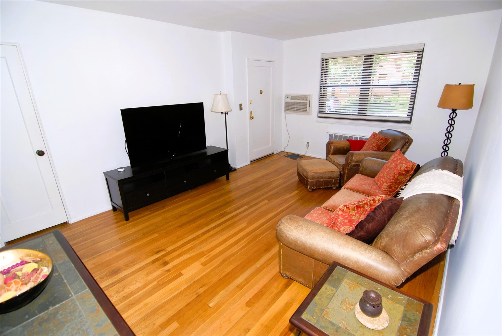 #4 photo, 245-84 62, Little Neck , NY 11362