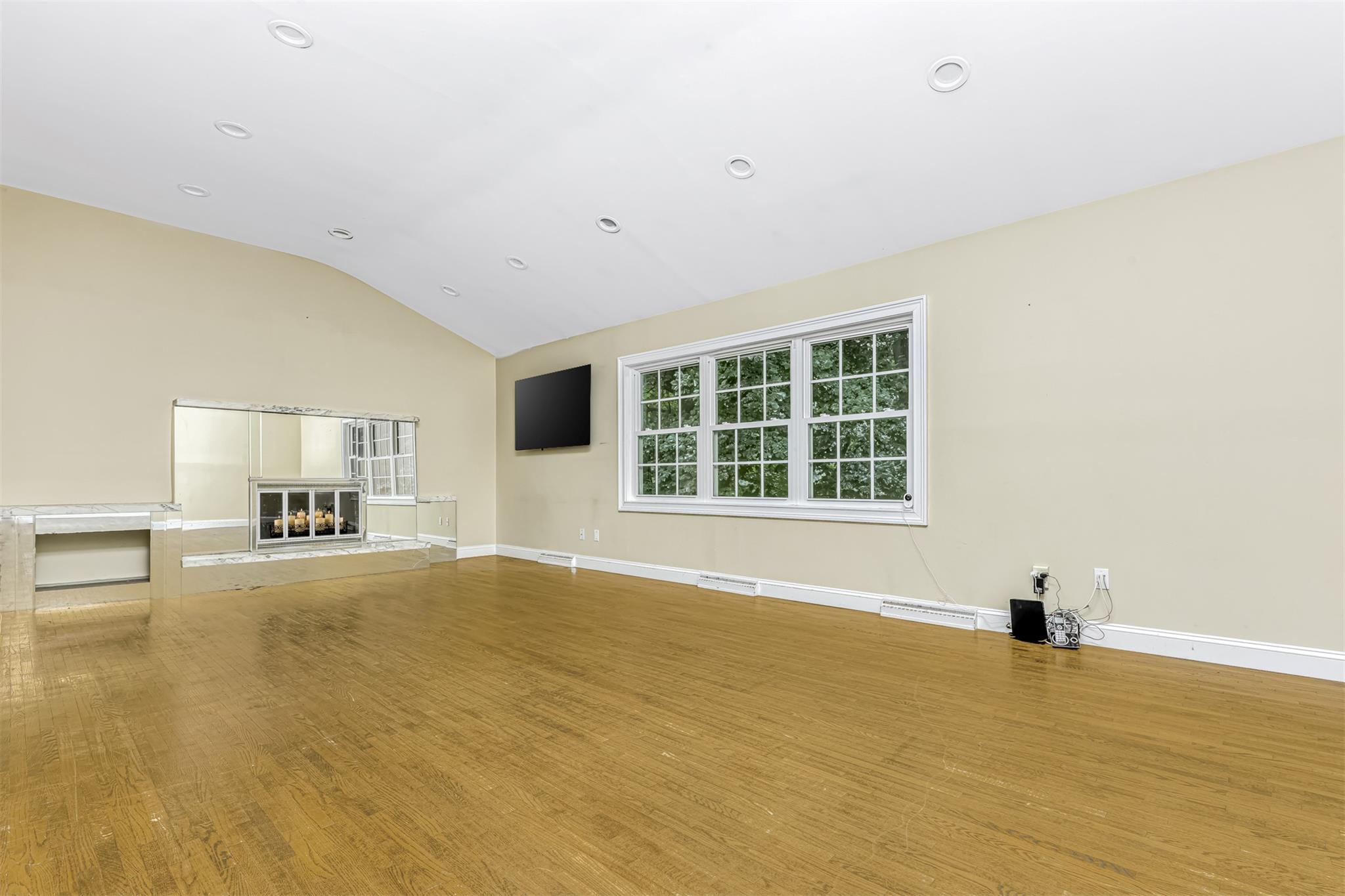 #7 photo, 33 Sandy Brook Drive, Spring Valley , NY 10977