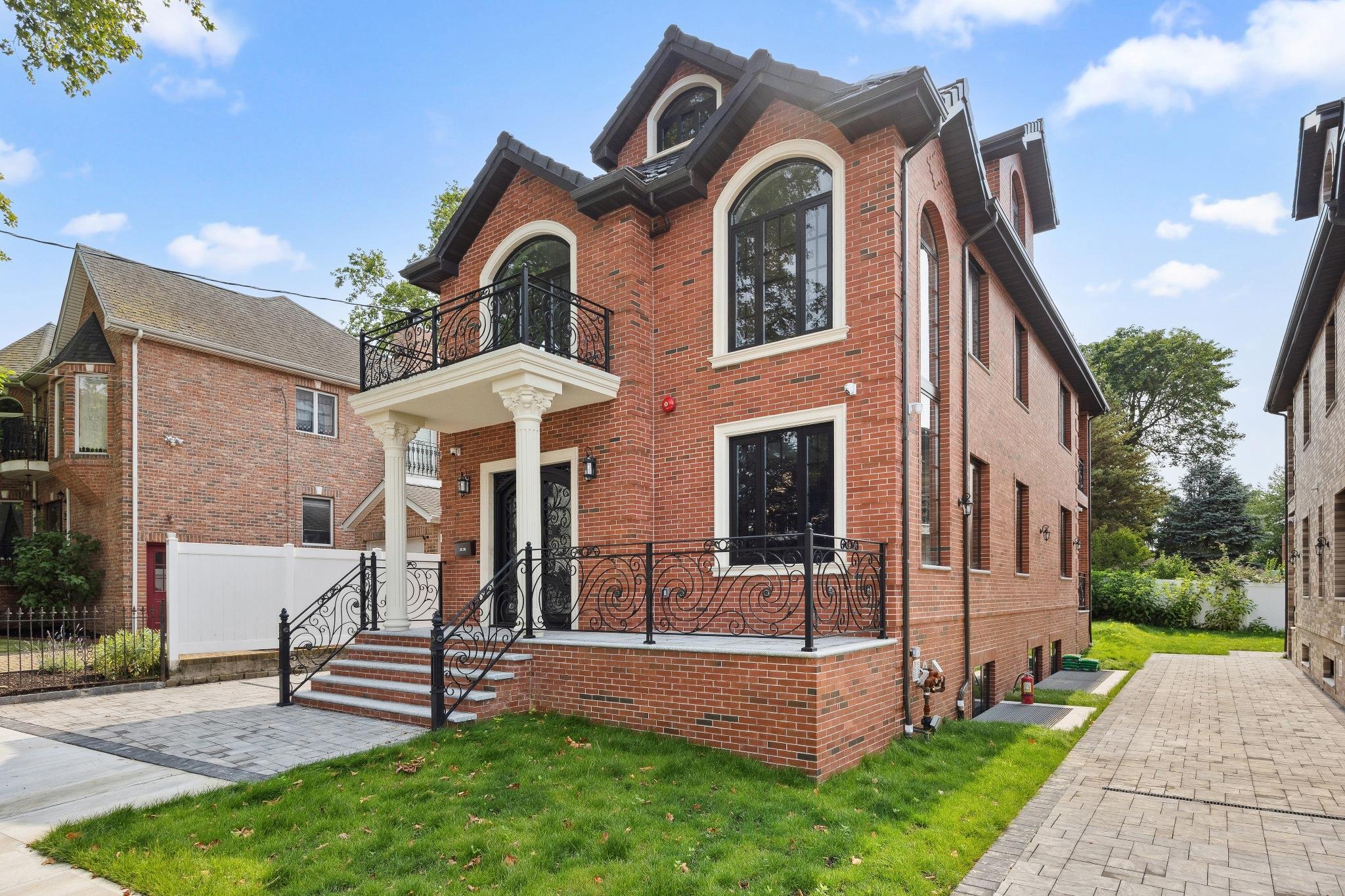 #1 photo, 3526 221 Street, 皇后區 貝塞 Bayside , NY 11361