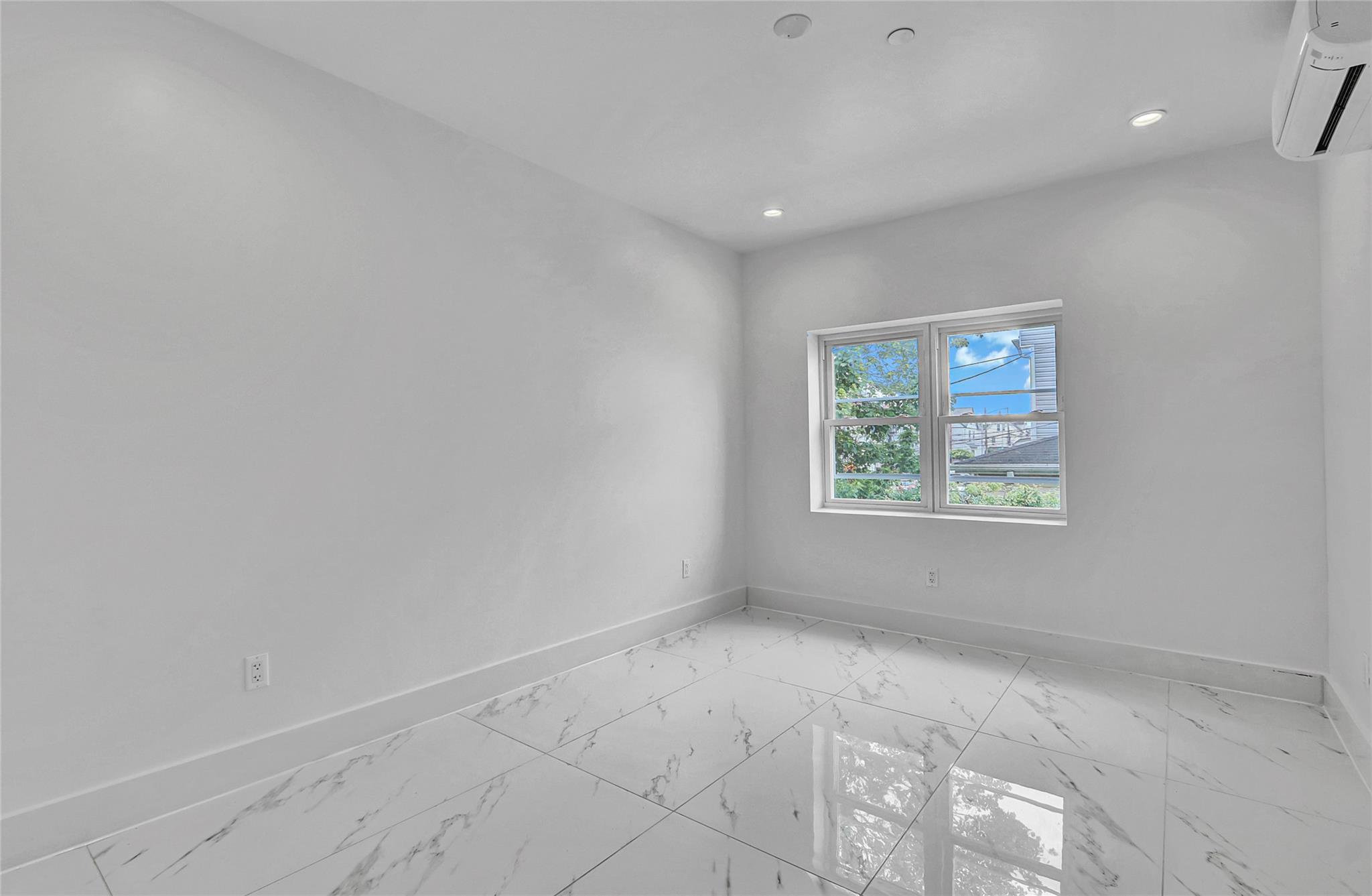 #14 photo, 139-22 95 Avenue, クイーンズ区 Jamaica , NY 11435