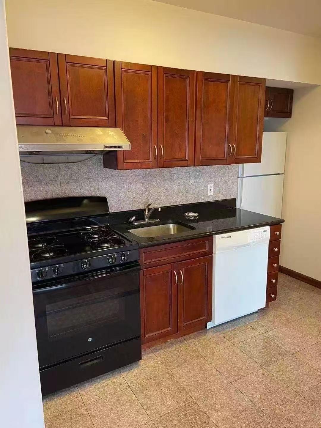 #2 photo, 8827 53 rd Avenue, クイーンズ区 Elmhurst , NY 11373