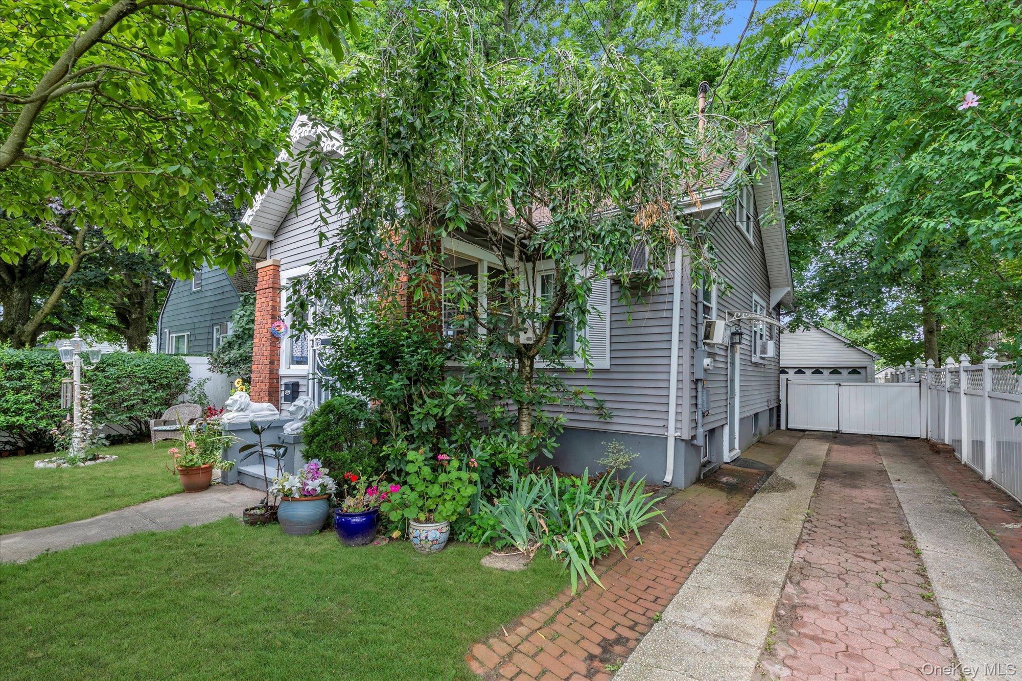 #1 photo, 292 Ocean Avenue, ナッソー郡 East Rockaway , NY 11518