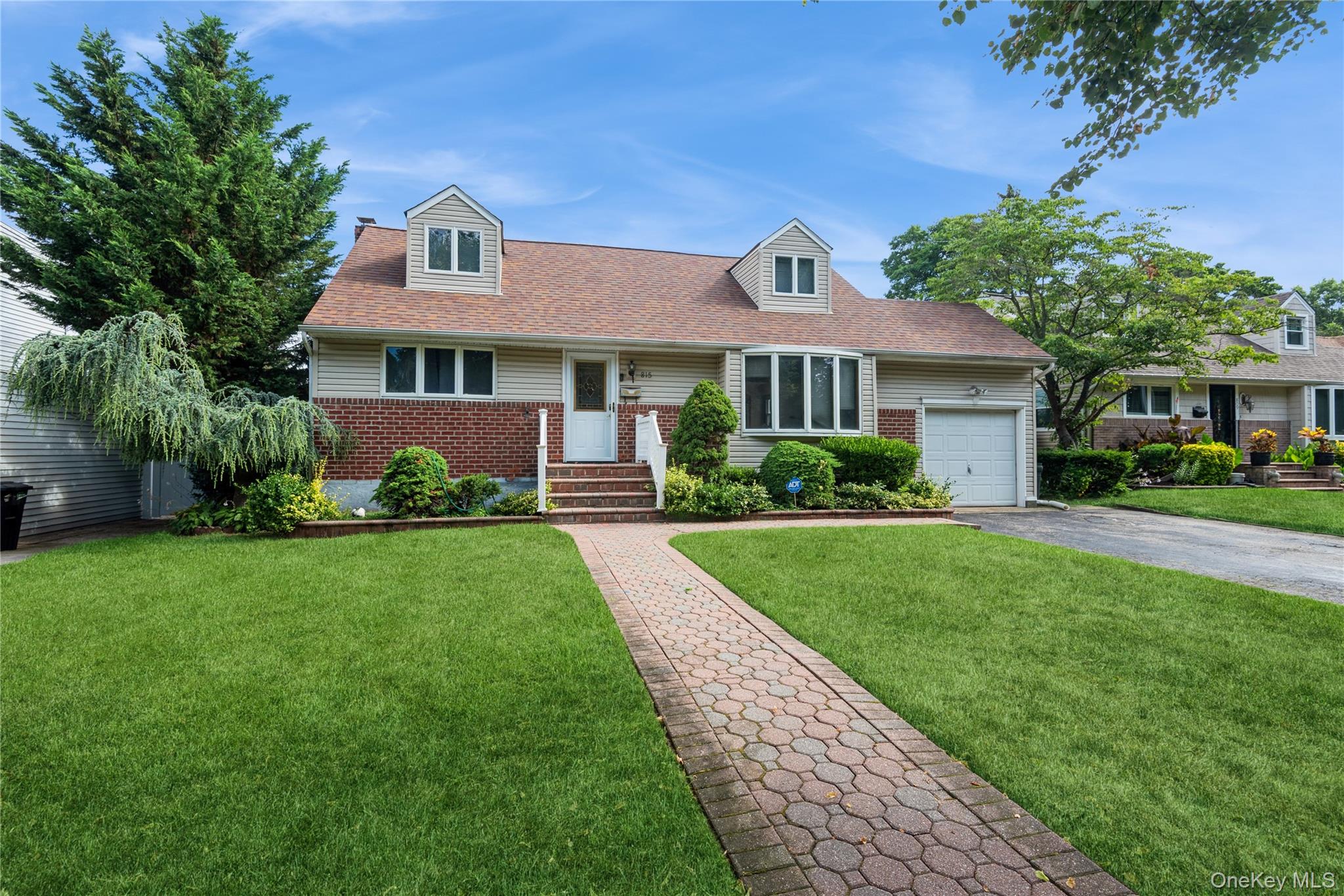 #2 photo, 815 Sunshine Avenue, West Hempstead , NY 11552