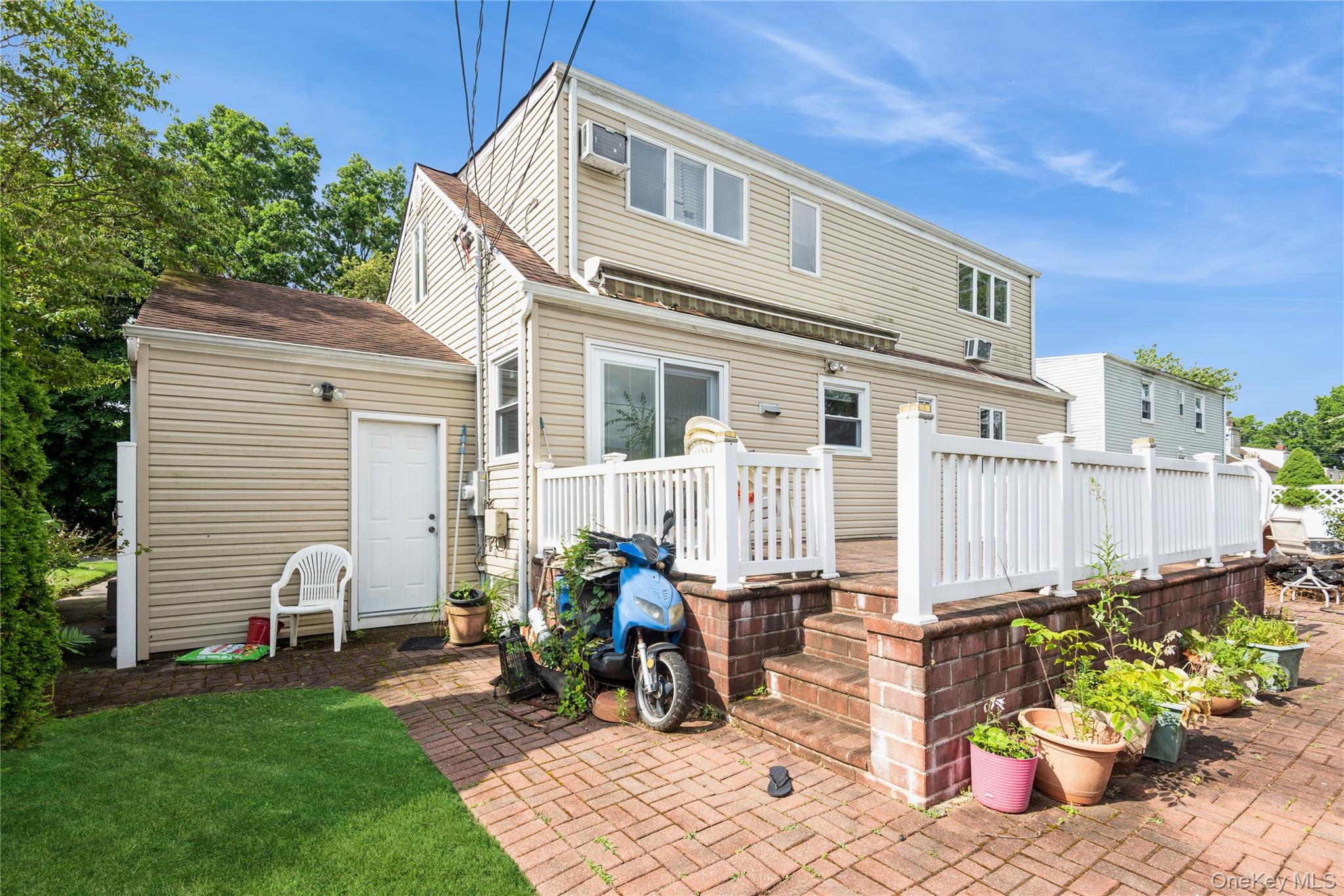 #7 photo, 815 Sunshine Avenue, West Hempstead , NY 11552